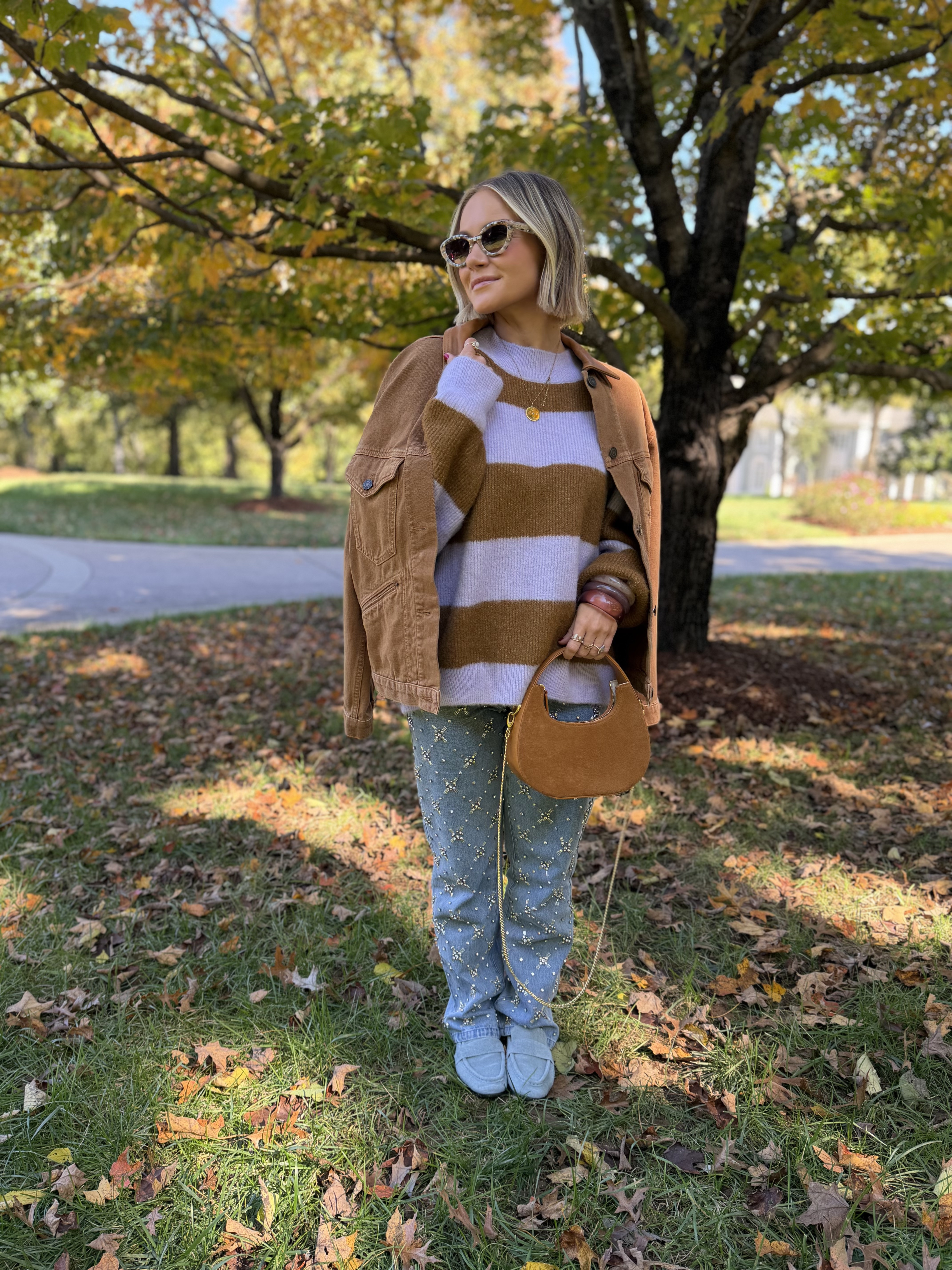 Fall outfit inspo! Loving the neutrals with a pop of color! 

#LTKStyleTip #LTKShoeCrush