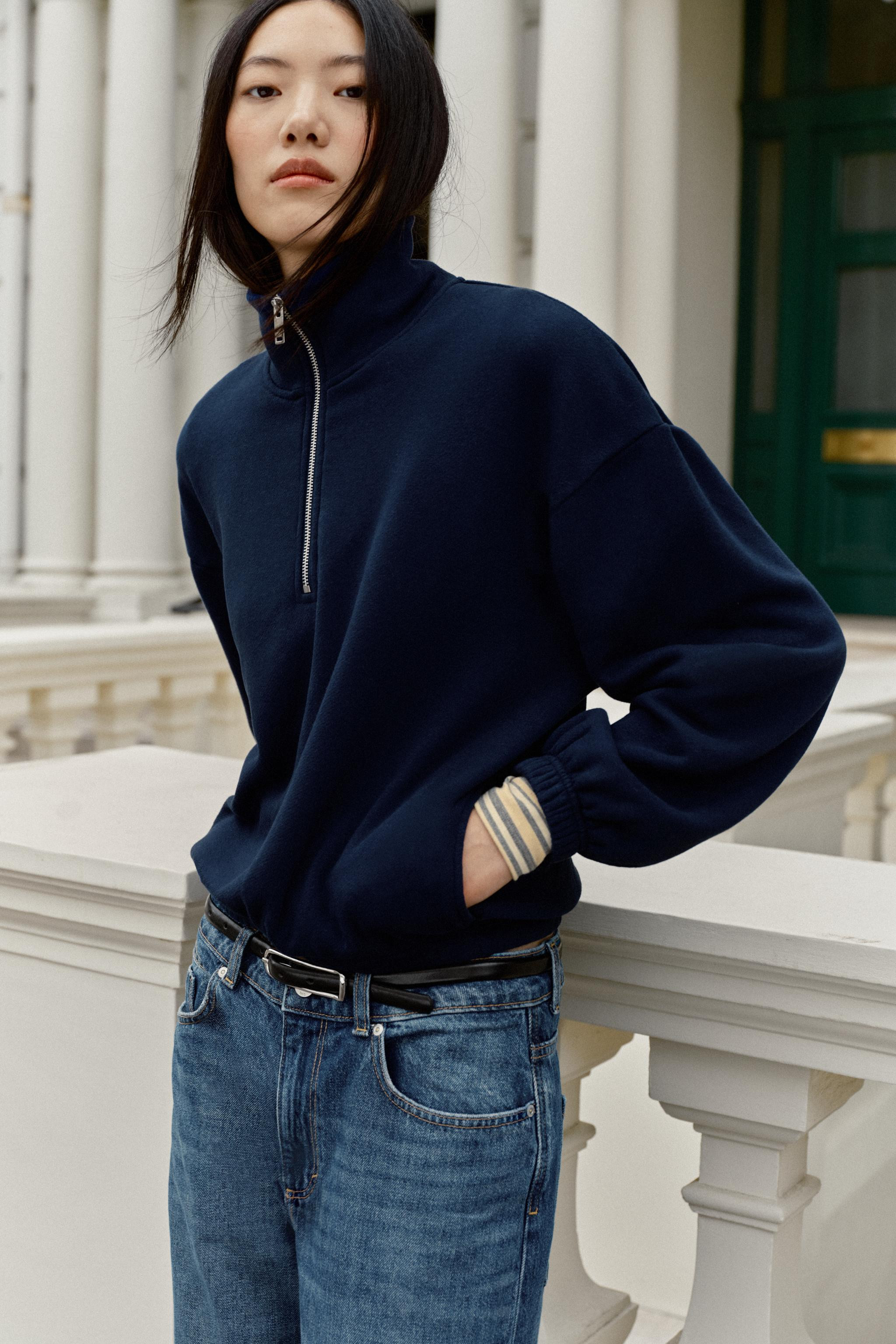 METAL ZIP SWEATSHIRT | Zara UK