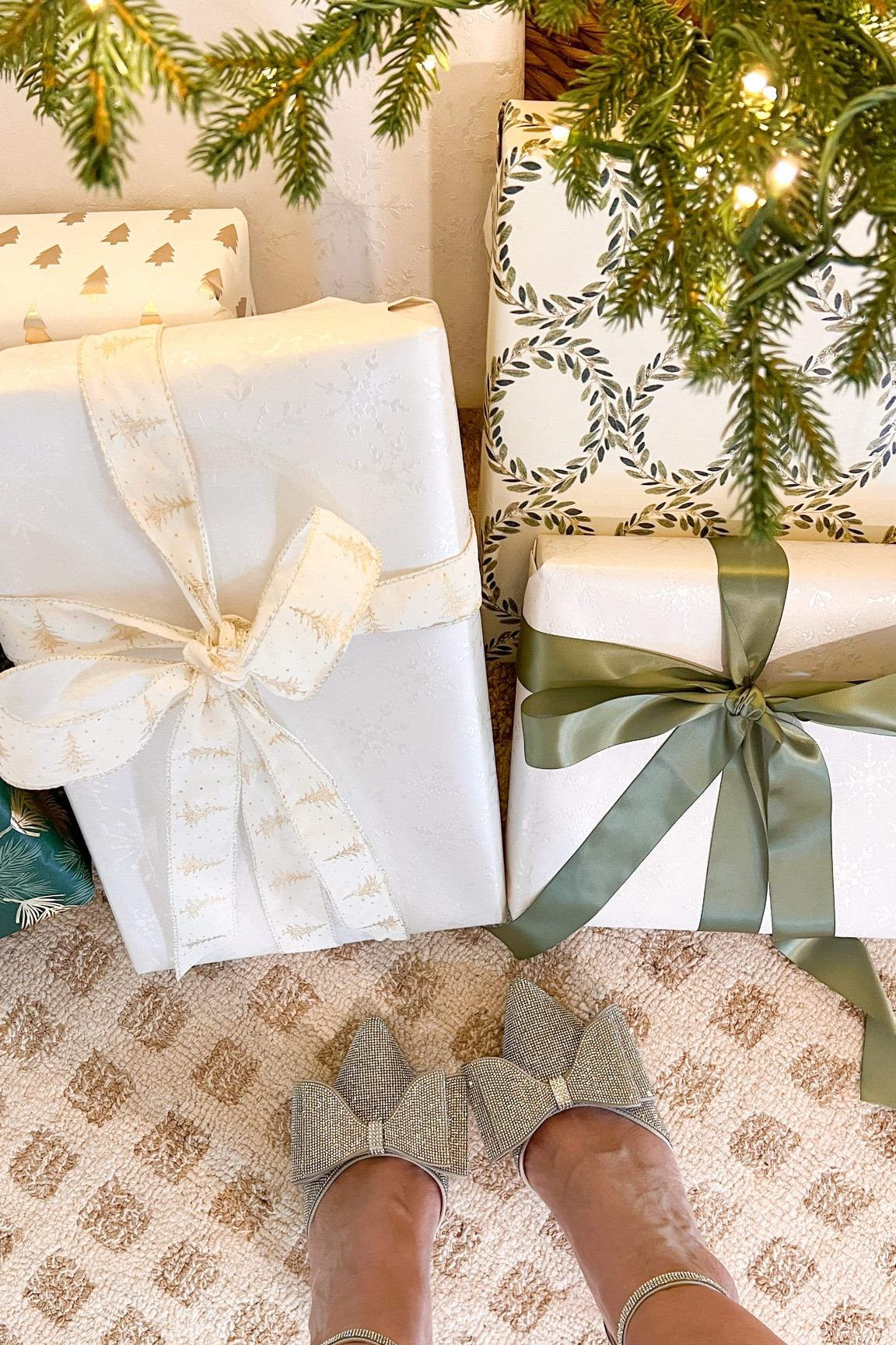 #ad @Walmart has everything you need to make your gifts shine this holiday season! ✨ 

From their gorgeous, affordable wrapping paper to all the extras that bring the magic, I found everything online to create the perfect festive packages. 🎄🎁

Their holiday wrapping paper collection is gorgeous—beautiful designs, durable quality, and all at incredible prices!

Get your holiday wrapping essentials today—#WalmartPartner #WalmartHoliday #Walmart #sponsored


#LTKHome #LTKHoliday #LTKSeasonal