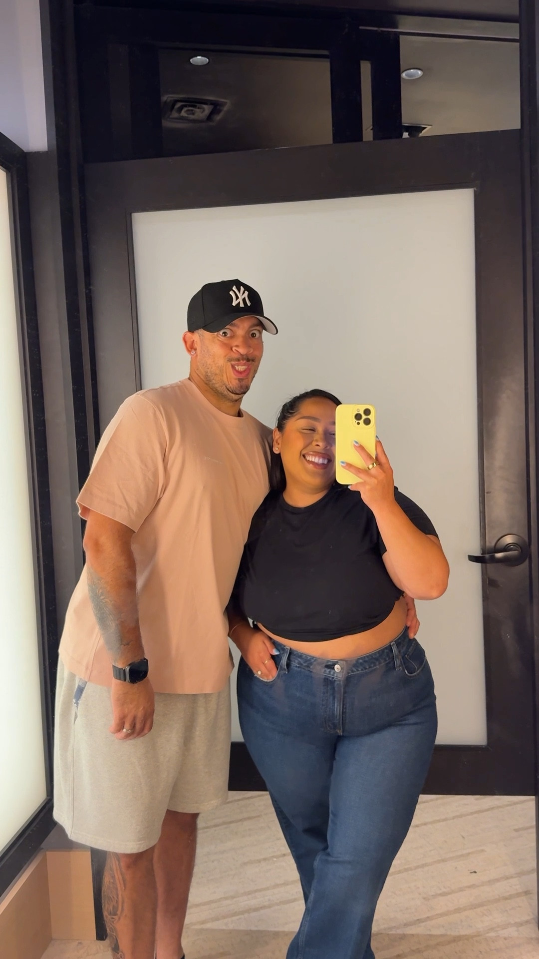 Trying on Abercrombie curvy jeans for women and Abercrombie transitional fall pieces for the men! 

The jeans I tried on are linked below and they’re the same style just different wash. The image just shows the light wash ones below but it’s under the same style  