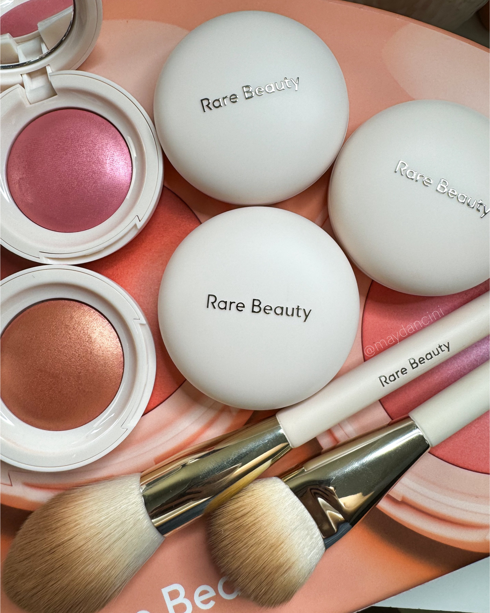 Swatches dos novos blushes Soft Pinch Luminous de Rare Beauty! 

Resenha e aplicação já no meu canal do YouTube: May Dancini! 

#rarebeauty #rarebeautyblush #rarebeautymakeup #maquiagemimportada 

#LTKbeauty #LTKxSephora #LTKbrasil