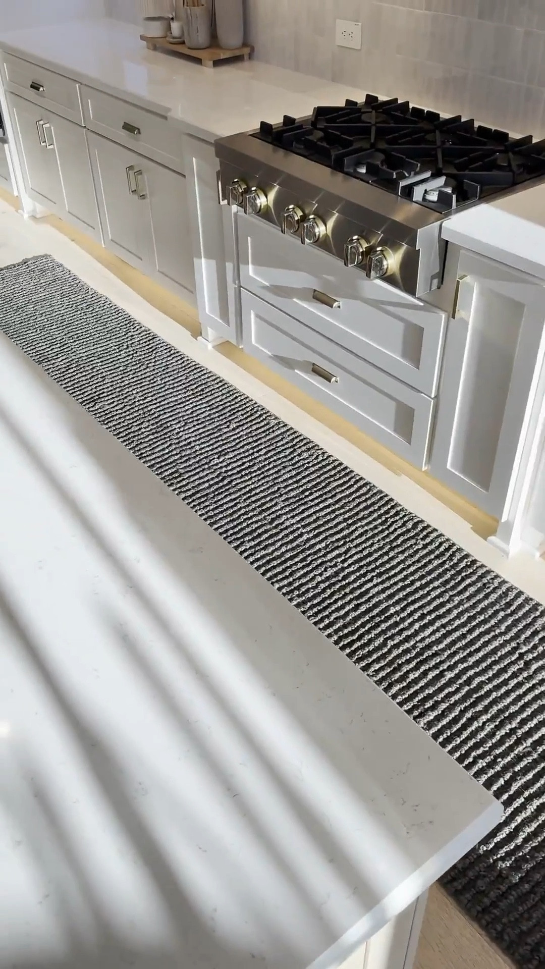 😍

In love with this jute rug… it covers in multiple colors and this color is brown which I absolutely love! 😊

#LTKHome #LTKSaleAlert #LTKStyleTip