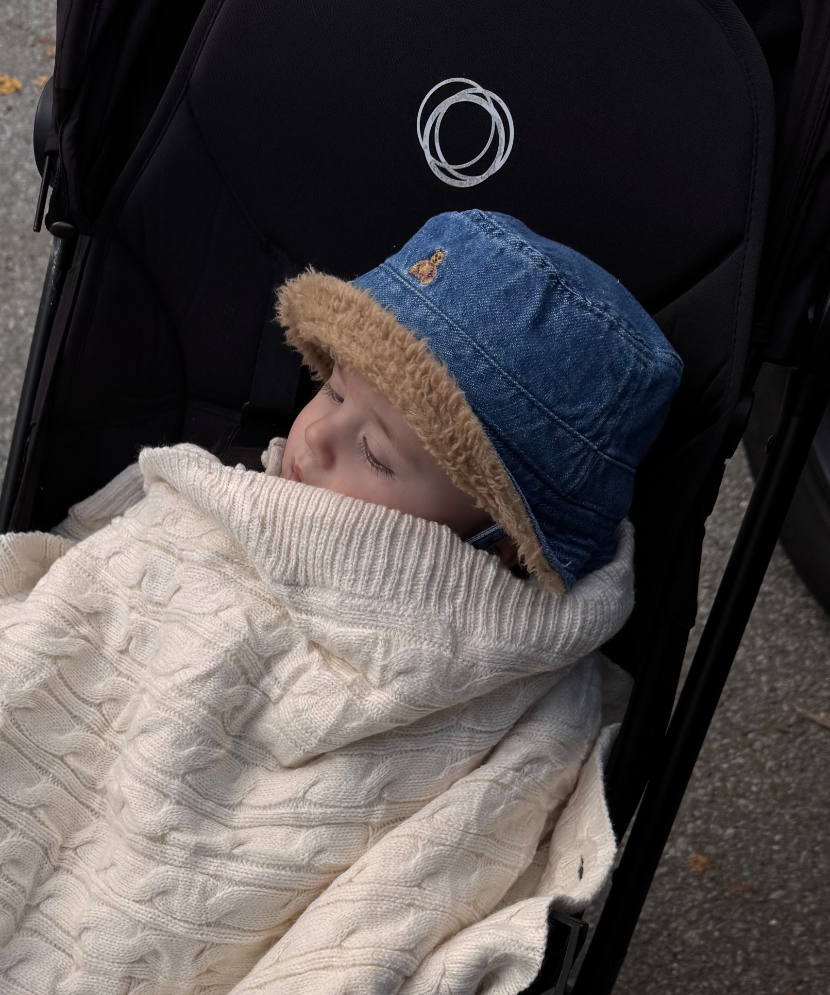 Denim bucket + Sherpa lined.. R U kidding me 🥹