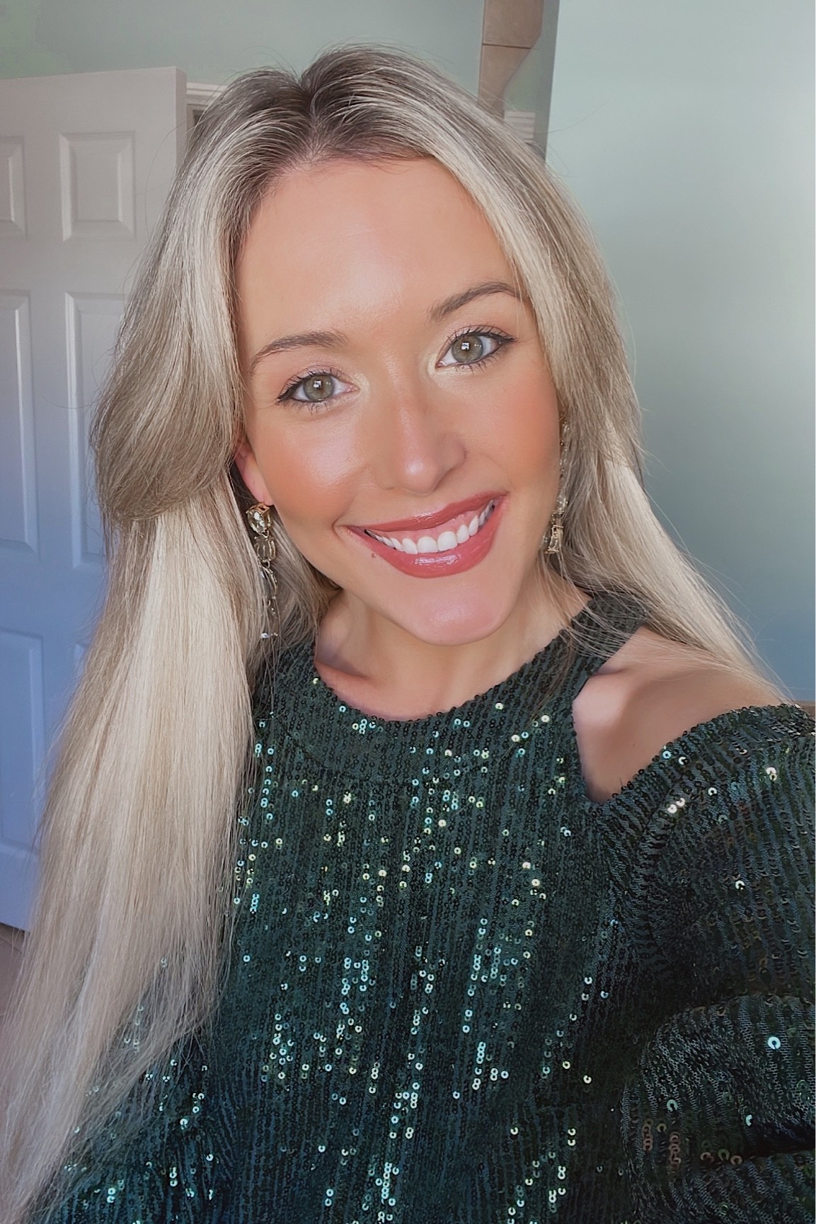 Sparkly holiday outfit inspiration and Christmas Glam!

#LTKbeauty #LTKHoliday #LTKSeasonal