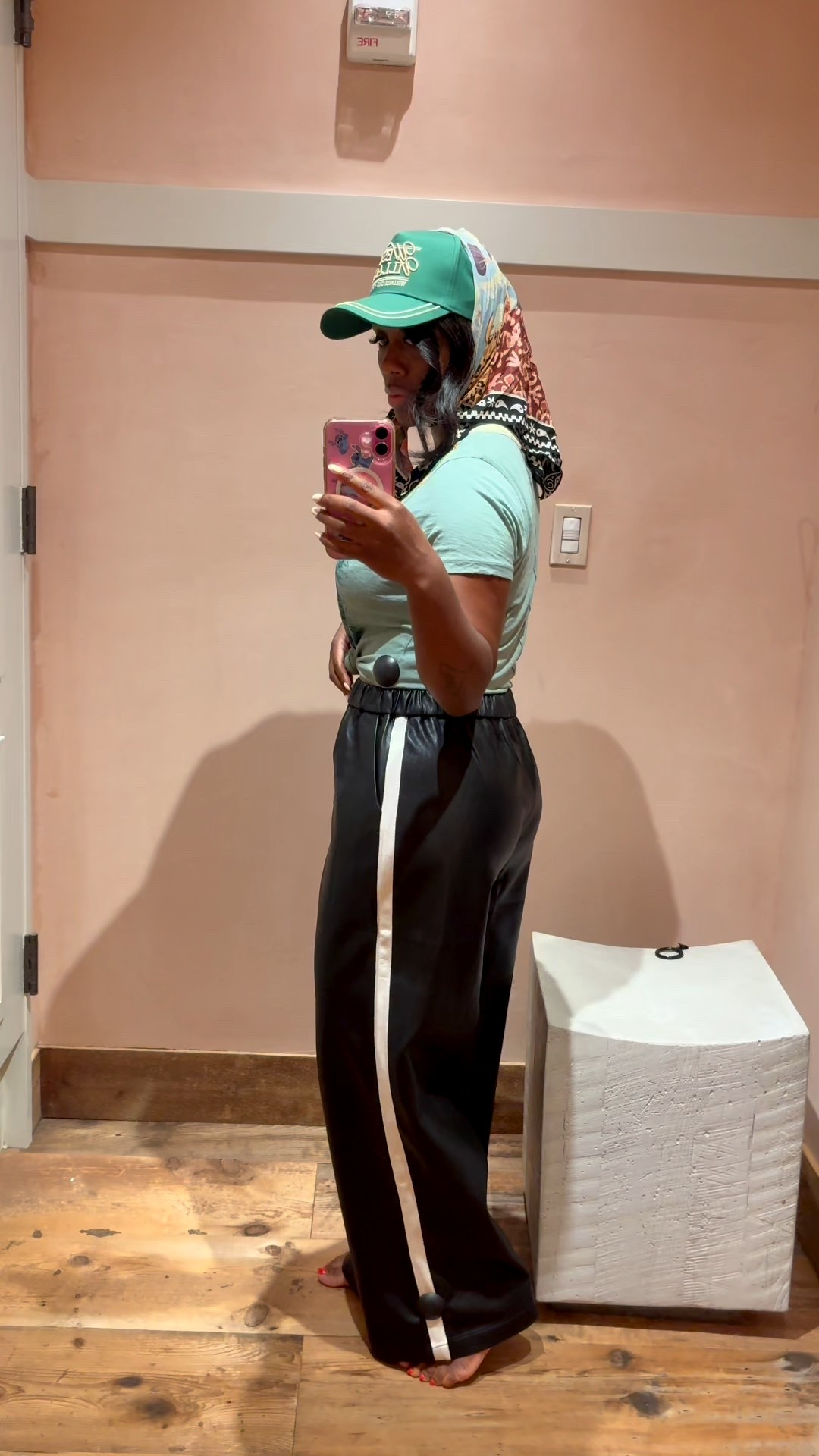 These track pants just got even cuter since their on sale now. 😩🔥
•
•


#LTKMidsize #LTKActive #LTKSeasonal