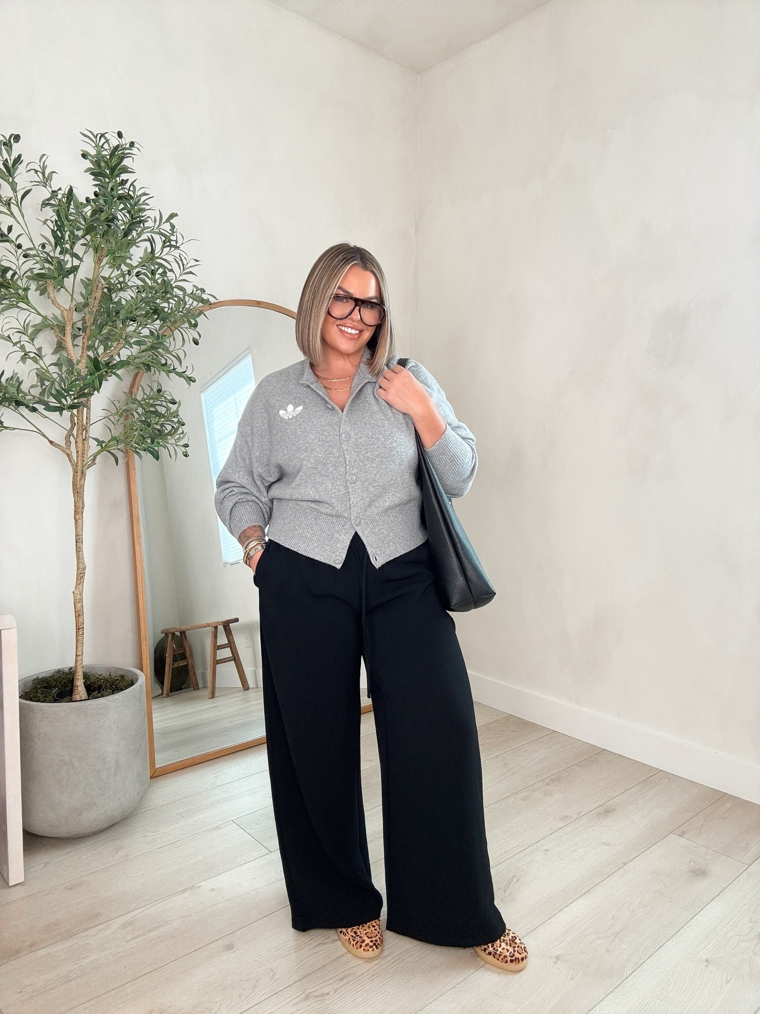 Sweater L 
Pants XL long length. These are a dupe for the Aritzia lodge pants and they DO NOT WRINKLE ! You will love them ! 

#businesscasual #amazon #adidas