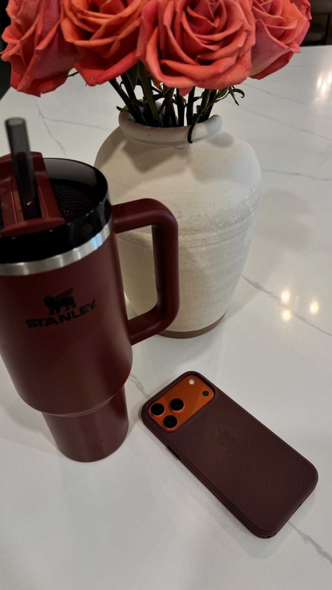 Perfect accessories for your new phone 🤎🧡