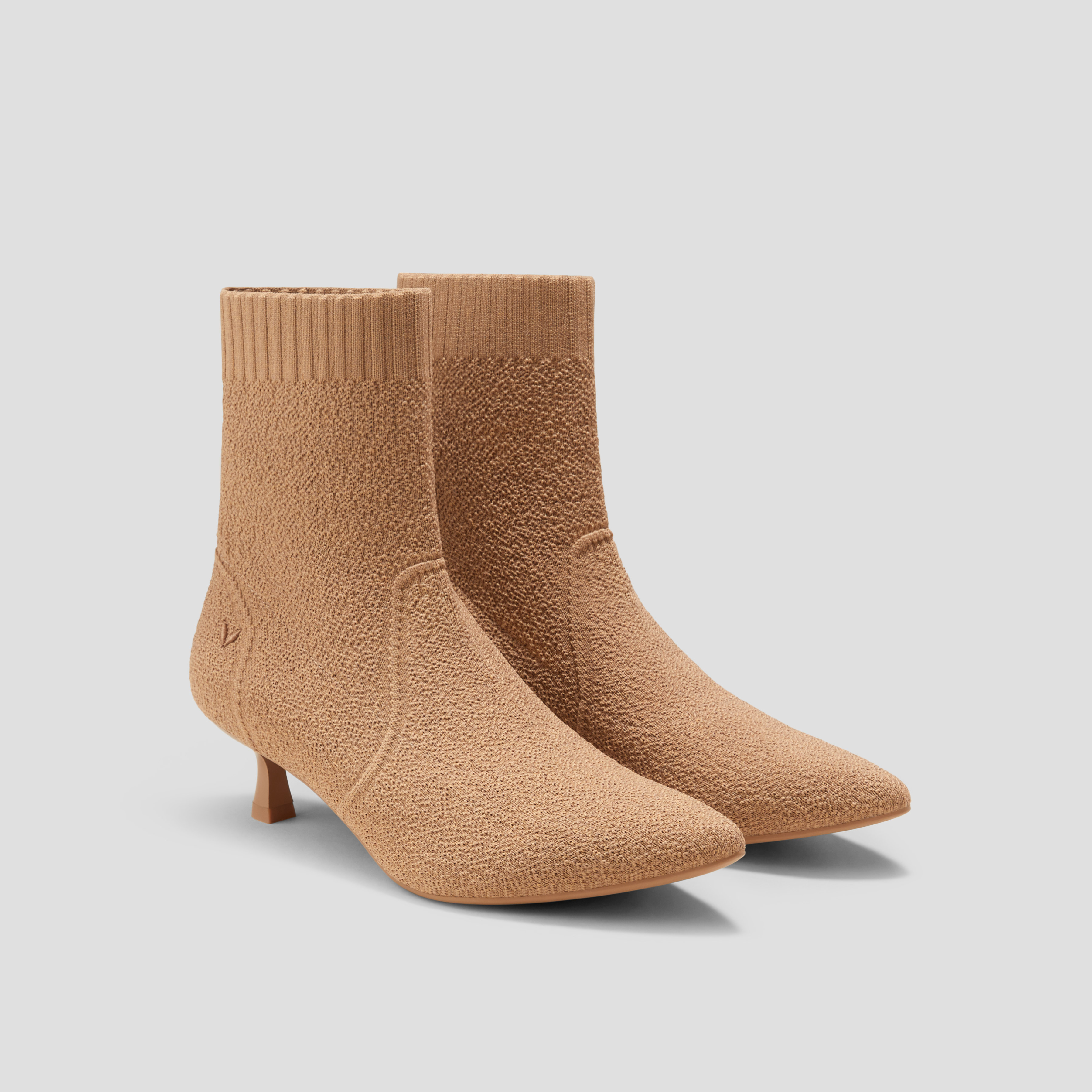 Pointed-Toe Boots (Sophia) | VIVAIA