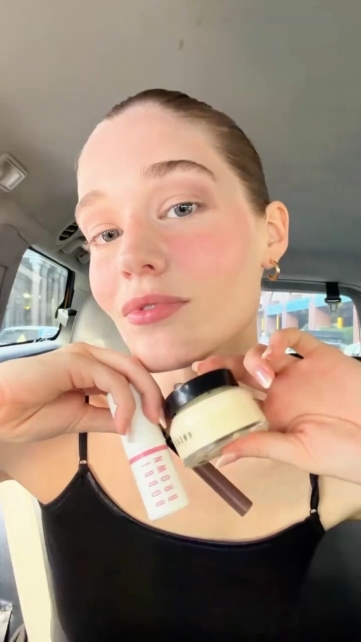 It’s no surprise that I love @bobbibrown ! these 3 products are my favorite to put right into your bag 🖤 #BobbiBrownPartner
