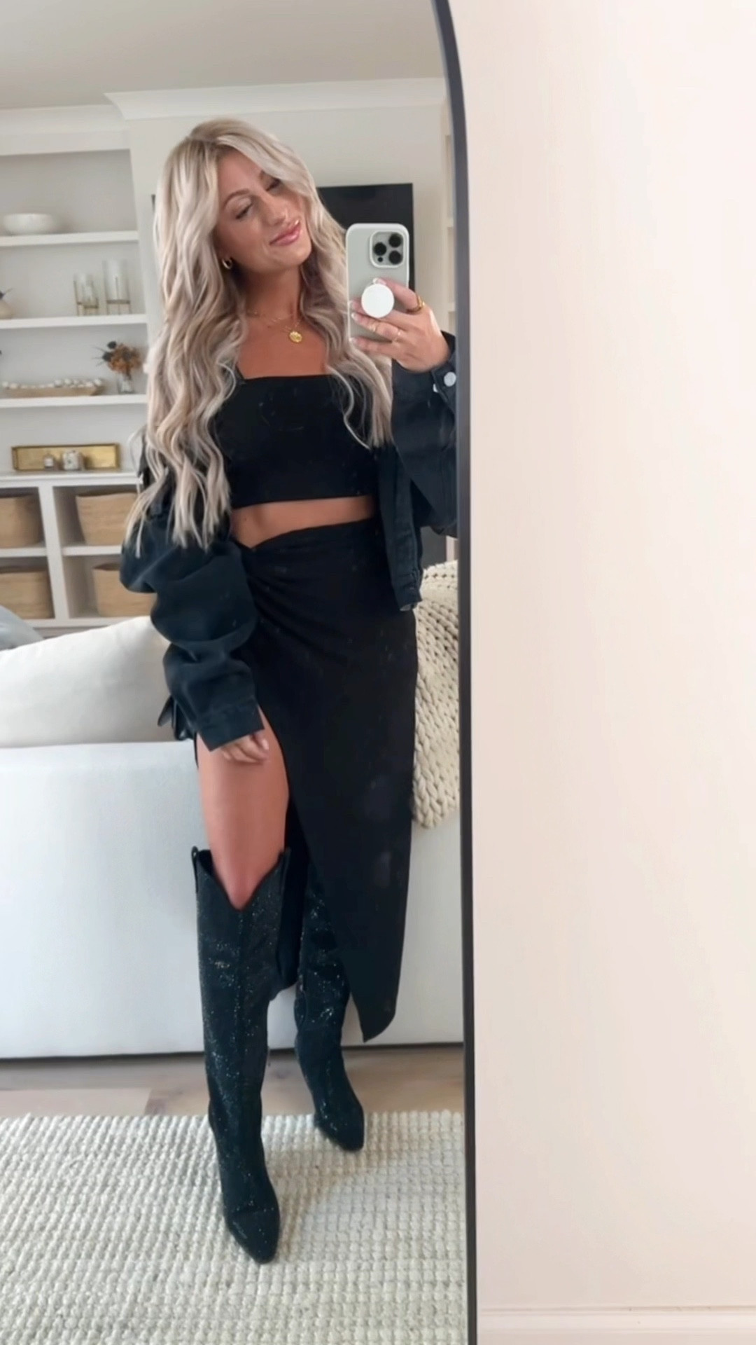 Fall going out outfit 🖤

All black outfit
Two piece set
Vici
Skirt outfit
Western boots
Amazon fashion
Amazon find


#LTKSeasonal #LTKfindsunder50 #LTKstyletip