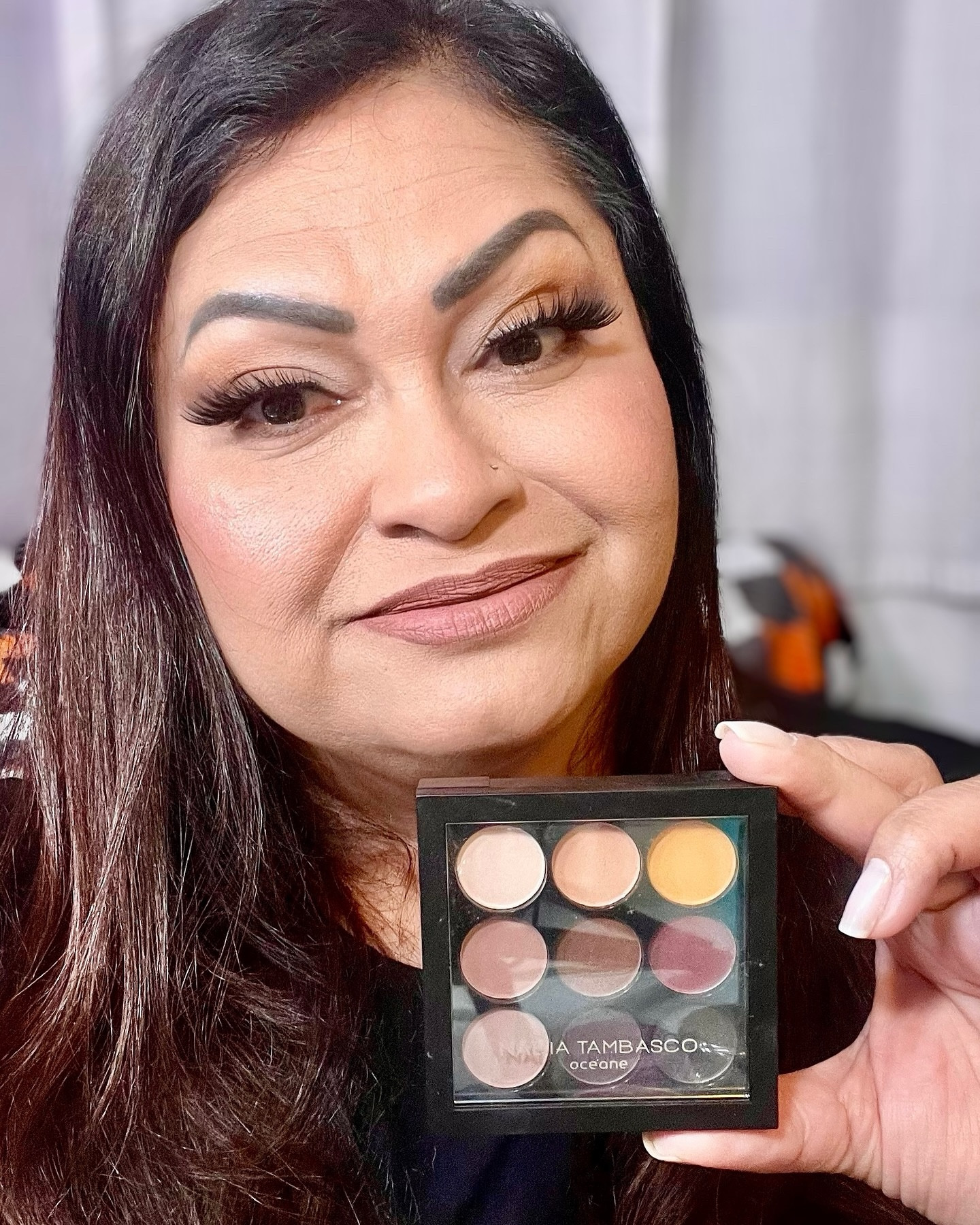 “Simplesmente apaixonada pelas paletas da Nádia Tambasco! As cores são perfeitas, com tons delicados e charmosos, além de uma fixação incrível. Na foto, estou utilizando a paleta *To Go Matte*. Vou deixar o link nos stories para que você possa visitar o site e escolher a sua. Aproveite, pois o site está com descontos imperdíveis!”
.
.
.
.
.
#makeuplattermakeup #lattemakeup 
#makeupneutral #océane 
#nadiatambascobyoceane #cityads 
#paletatogomatte #oceanedition