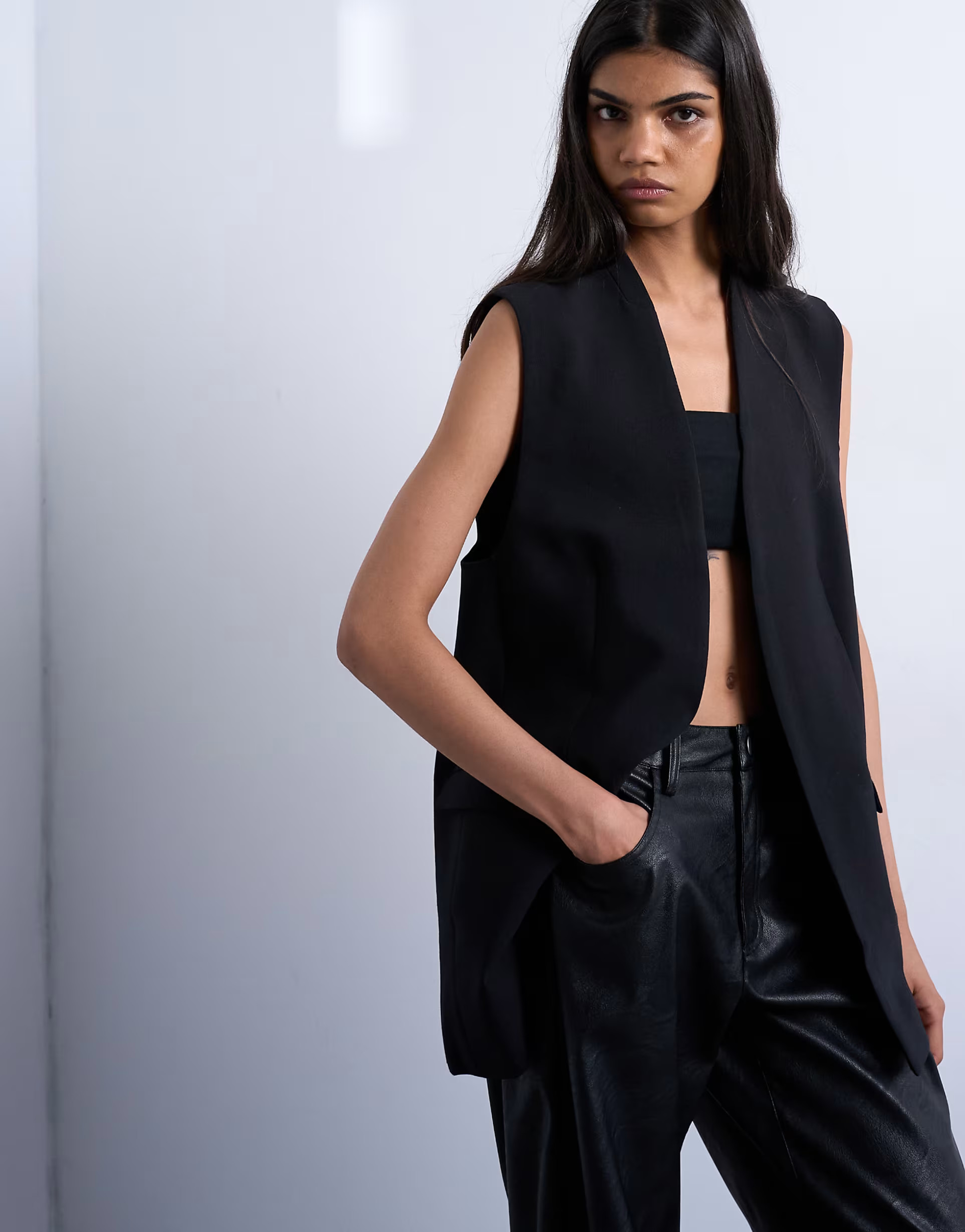 Topshop – Ärmelloser Blazer zum Hineinschlüpfen in Schwarz, Kombiteil | ASOS (Global)