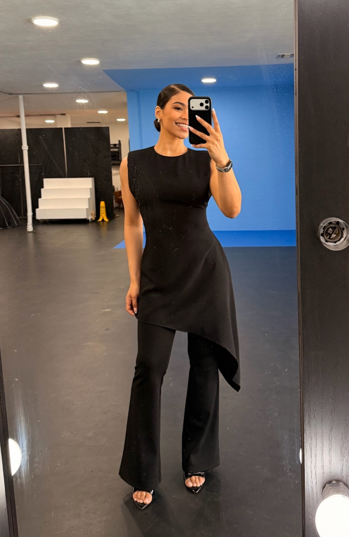 Onset for a branding shoot! I loved the professional looks 🖤

Zara Dress: https://www.zara.com/us/en/asymmetric-short-dress-with-shoulder-pads-p02776864.html?v1=543529100&utm_campaign=productShare&utm_medium=mobile_sharing_iOS&utm_source=red_social_movil

#LTKPetite #LTKWorkwear #LTKootd #LTKPetite #LTKWorkwear #LTKootd
