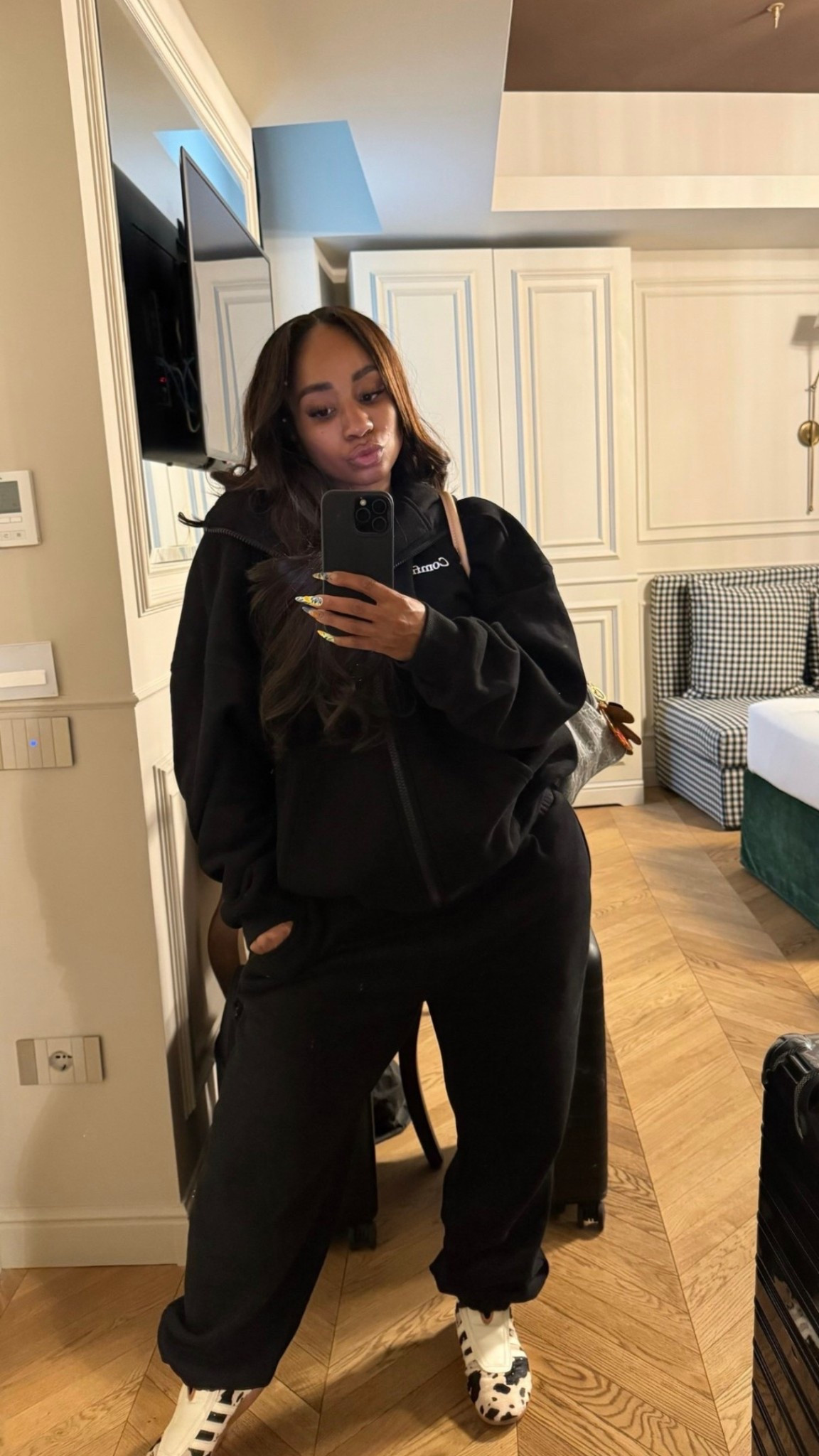 Comfrt is my go-to for comfy and stylish sweatsuits!



#LTKootd #LTKMidsize #LTKFindsUnder100