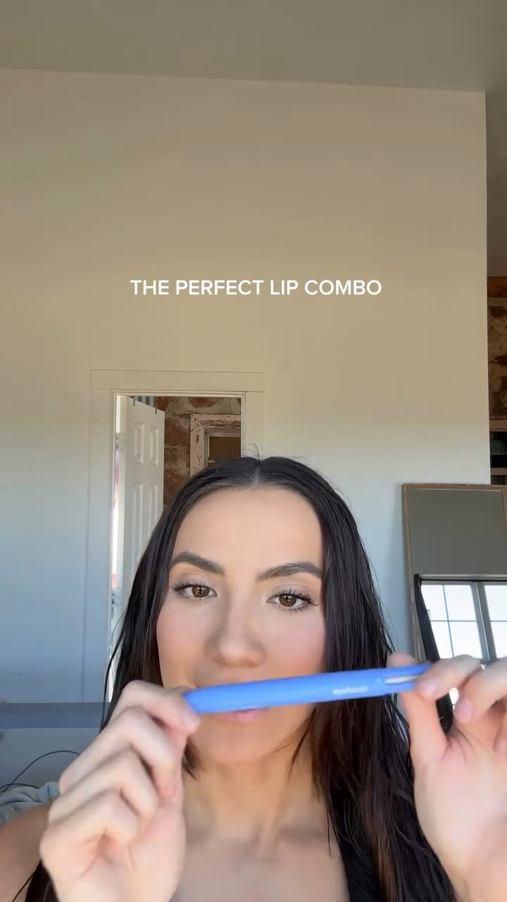 Testing new lip combos is my favorite thing to do

@meetalleyoop Beauty pen pal 4 in 1 Mauve lip liner 
@maccosmetics mini luster glass in color posh pit @buxomcosmetics full on lip gloss in color Dolly

#lipcombo #lipcombotutorial #makeup #beauty #lipgloss