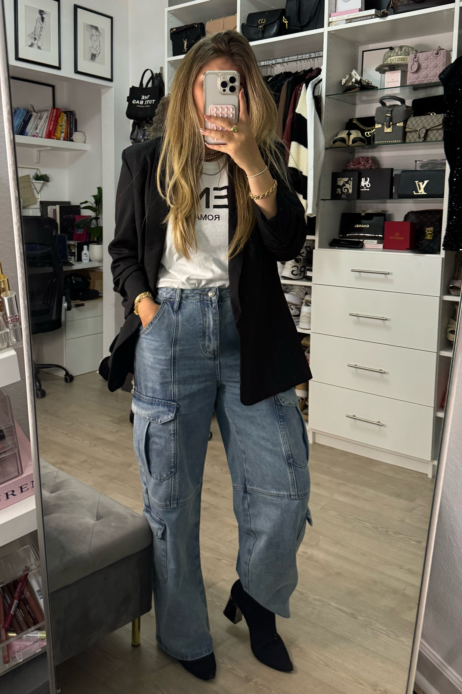 Effortlessly chic in cargo jeans, a classic tee, blazer, and boots—where casual meets cool 🫶🏼

#LTKMidsize #LTKSeasonal #LTKCyberWeek