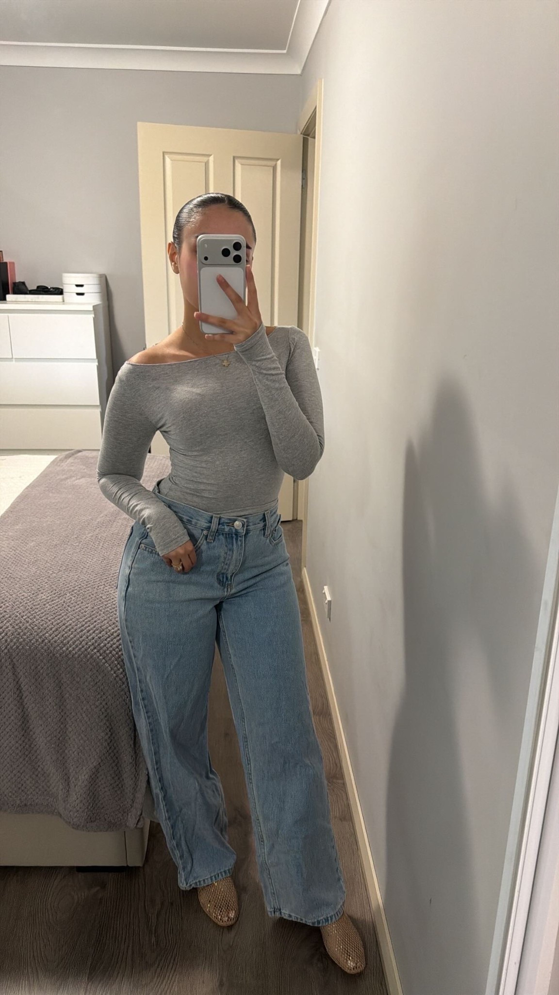 a very basic ootd 

#LTKaustralia #LTKjeans #LTKmodest