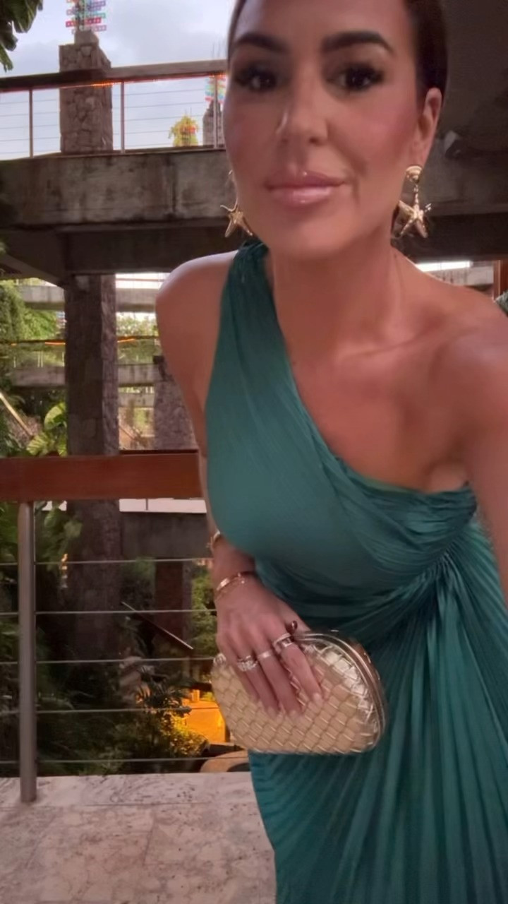 date night in st. lucia 🤍 wearing a small in this dress & use code hollie35 for 35% off my outfit from vici!

also wearing shade daisy girl in the lipgloss 🩷 

 

#LTKgrwm #LTKootd #LTKTravel