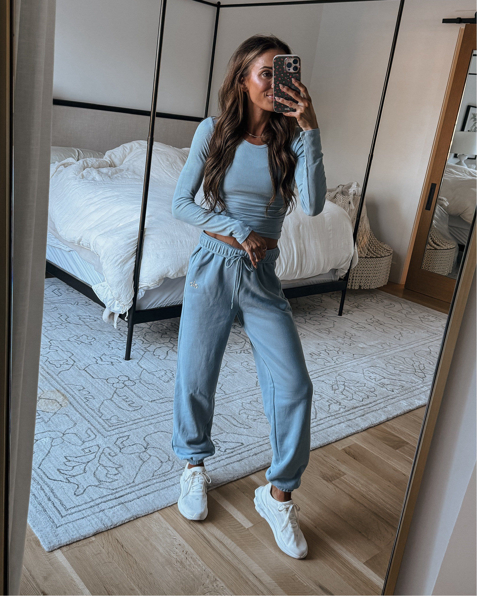 this blue color was calling my name! 🩵 love the ribbed texture on this ls top + y’all ready know my obsession with these sweatpants! 🫶🏻 wearing xs in both 
@alo #alo #aloyoga #alopartner