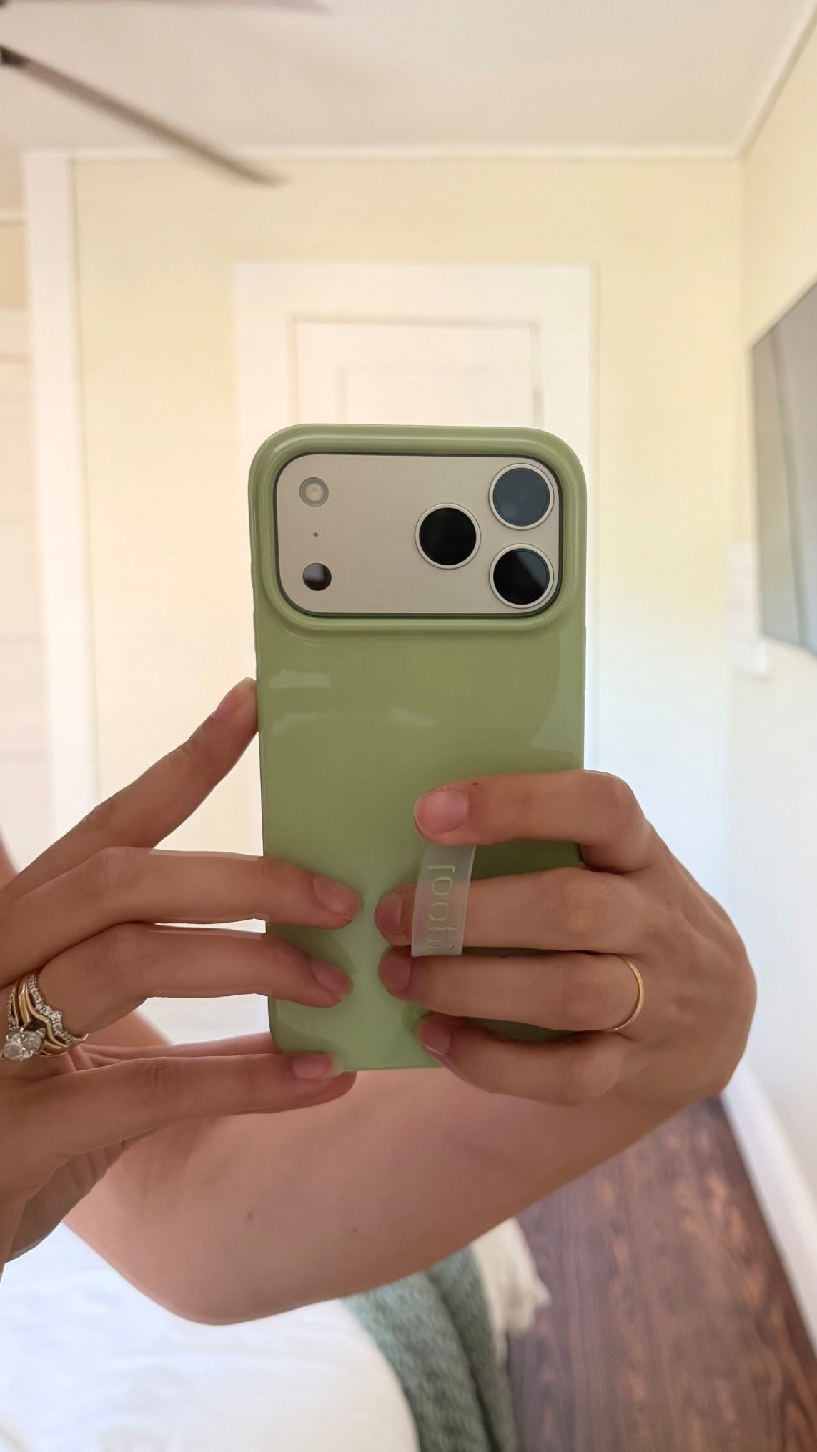 I love the new Matcha Green Loopy case 💚

#LTKdayinmylife #LTKmomlife #LTKHome