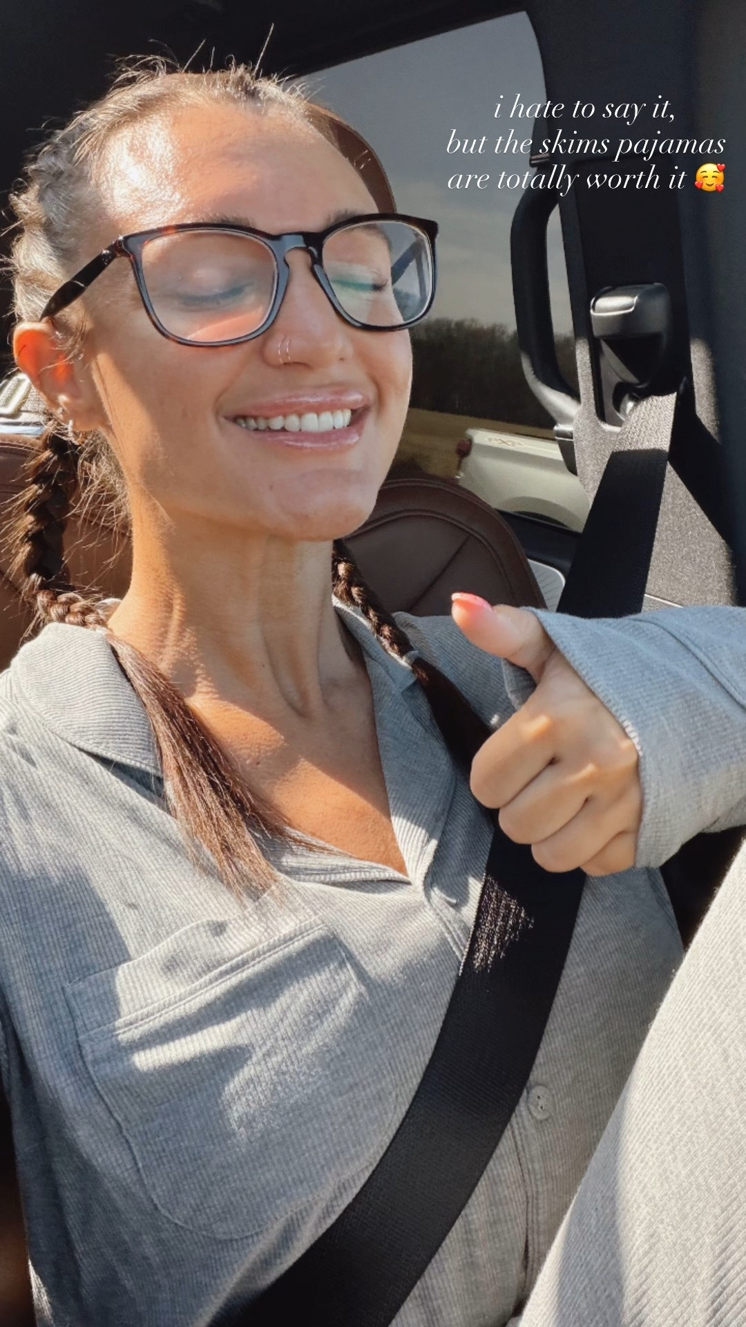 wearing a size small and it fits perfectly ❤️

#LTKselfcare #LTKmomlife #LTKootd