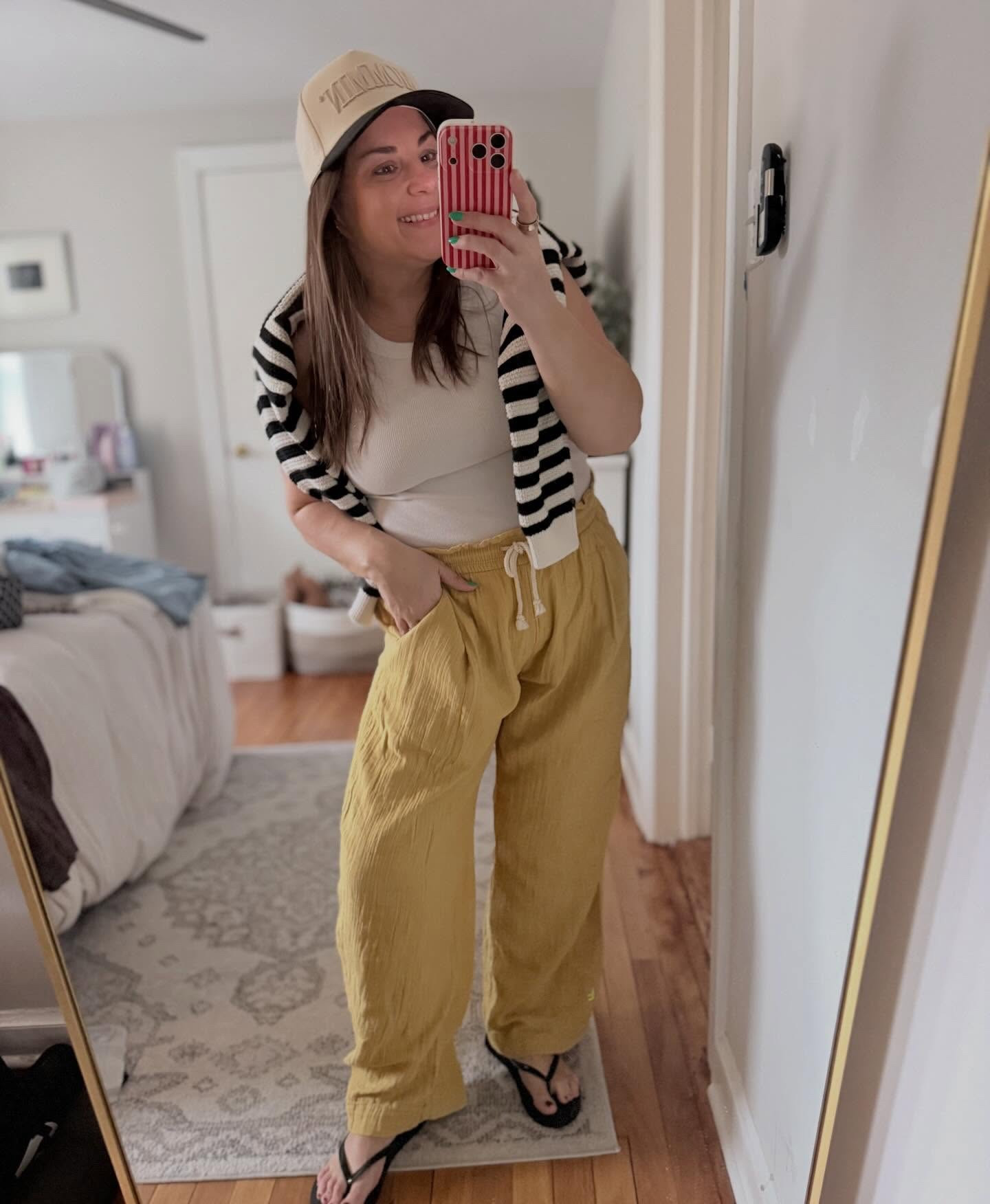 .
.
.

style some fun yellow pants with me!
swipe ➡️ which one is your fav?

@oldnavy is 50% off !!! a few colors + prints 

all linked on my LTK! link in bio

#OldNavyCreator #relatablemom #ootd #momfit #workingmom  toddler mom spring outfit