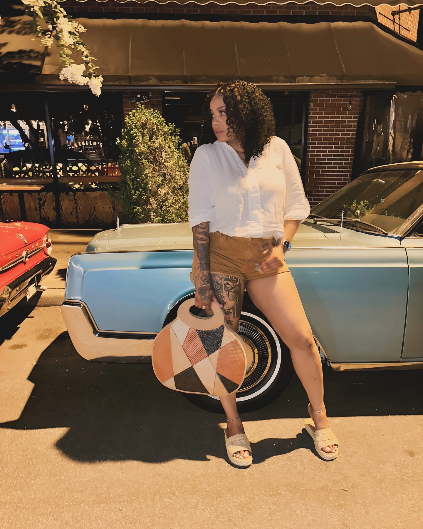 Final LTK Caption

Easy summer look that takes you from day to night.
A lightweight button-down paired with high-waisted shorts, neutral slides, and a statement bag for an effortless finish 🤍

#LTKstyle #LTKsummer 


#LTKootd