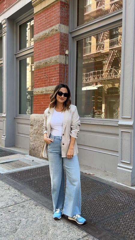This just in - comfy, easy to wear spring pieces from EVEREVE that keep me looking put together when I’m on the go in NYC. Which outfit is your favorite? 

Wide leg jeans, blazer, new balance sneakers 

White jeans, satin tank and nude heels for date night 

White jeans, a comfy sweatshirt and sneakers for the weekend




#LTKShoeCrush #LTKVideo #LTKStyleTip