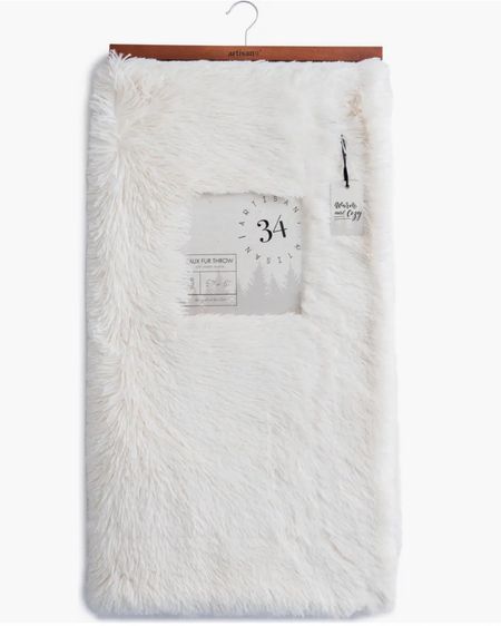 Blanket reg $30, on sale for $11! 

#LTKSaleAlert #LTKGiftGuide #LTKHome