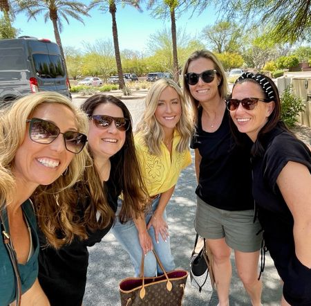 Love these ladies! 

#LTKstyletip #LTKtravel #LTKover40