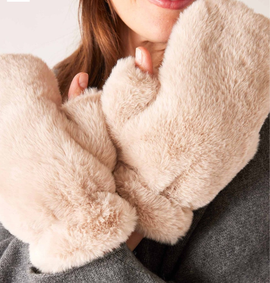 These are so cozy and cute and warm!
These mittens make the best gift!!!!!🎁
GREAT PRICE right now -- $27.50 for Black Friday Sale!

#LTKCyberWeek #LTKGiftGuide #LTKSaleAlert