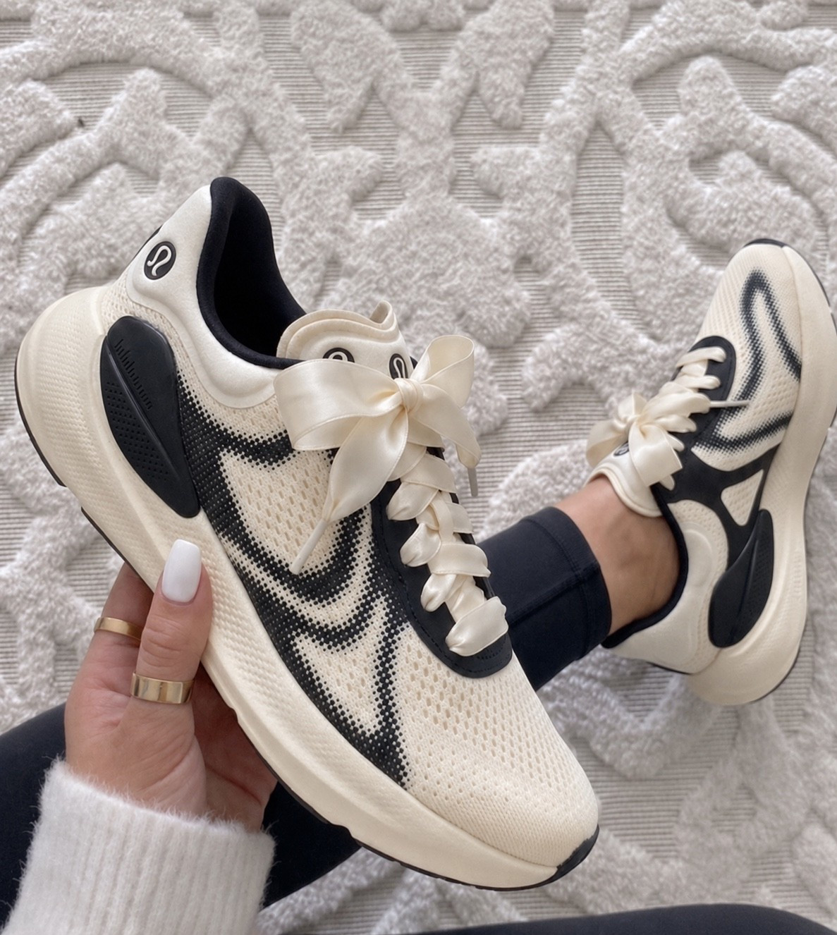 These are the kind of sneakers that feel like a dream from the first wear. lightweight, cushioned, and supportive without feeling bulky. They fit true to size with a secure, comfortable fit that’s perfect for walks, workouts, or running errands. The neutral colorway is so chic and goes with everything in your closet. 🤍✨👟