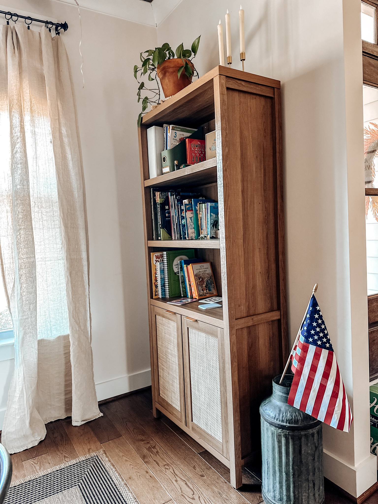 This bookshelf is the perfect addition for our dining/homeschool space! It’s gorgeous and functional! 🌿📚
