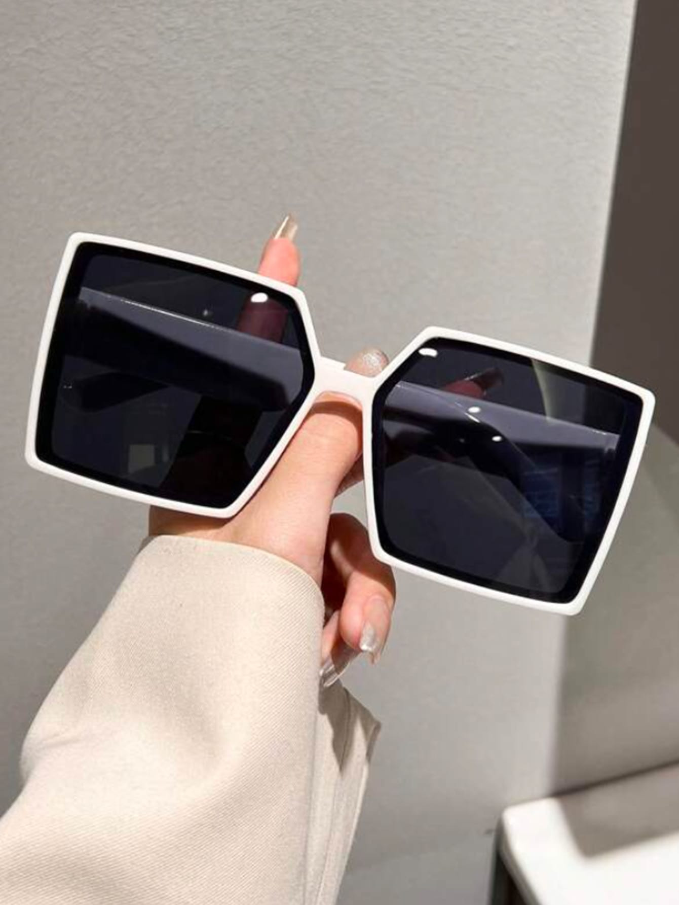 1pc White Square Large Frame Sunglasses, European And American Fashion White Sunglasses | SHEIN