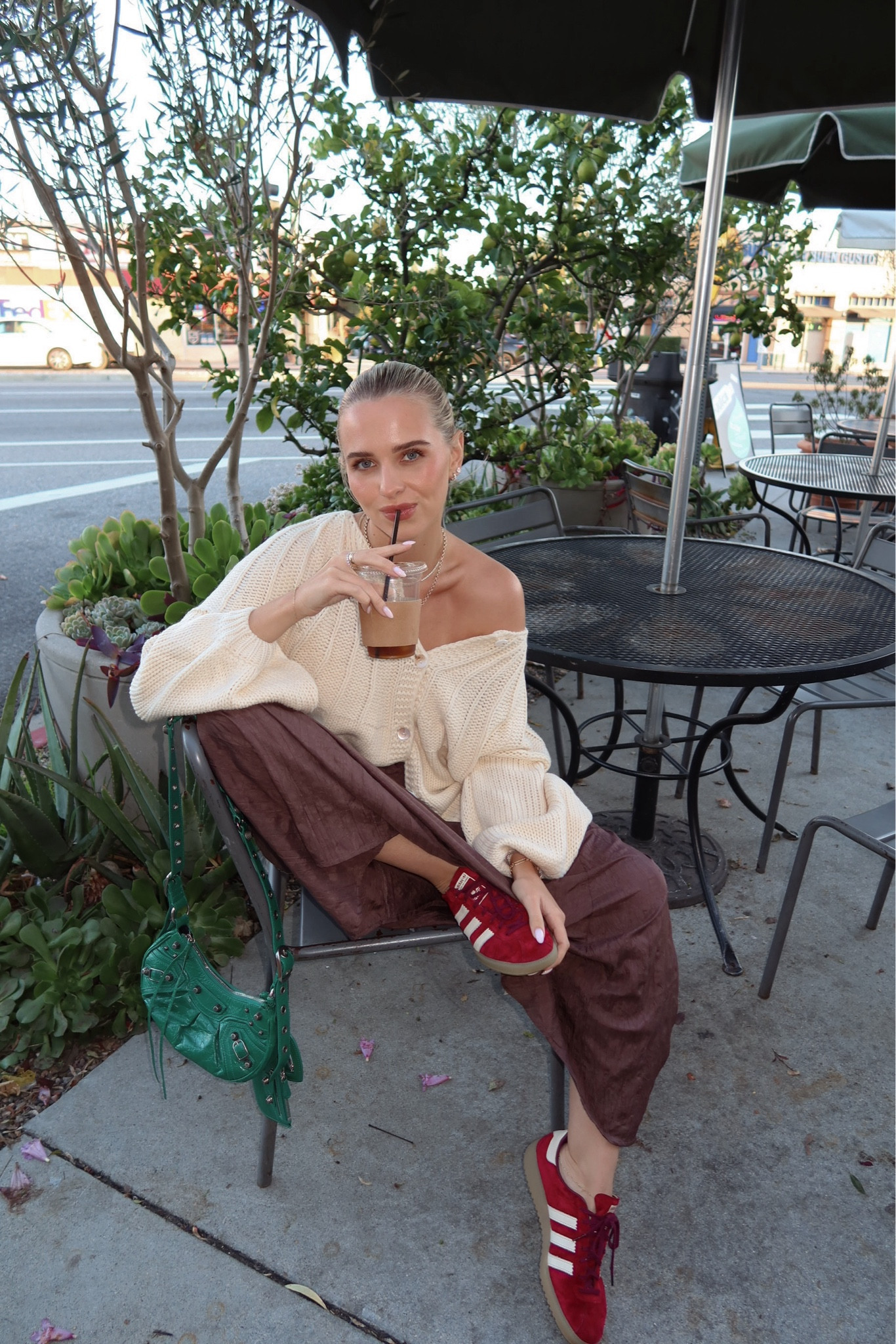 Back in LA 🐻♥️ obsessed with my new cardigan #cardigan #cozy #winterfit