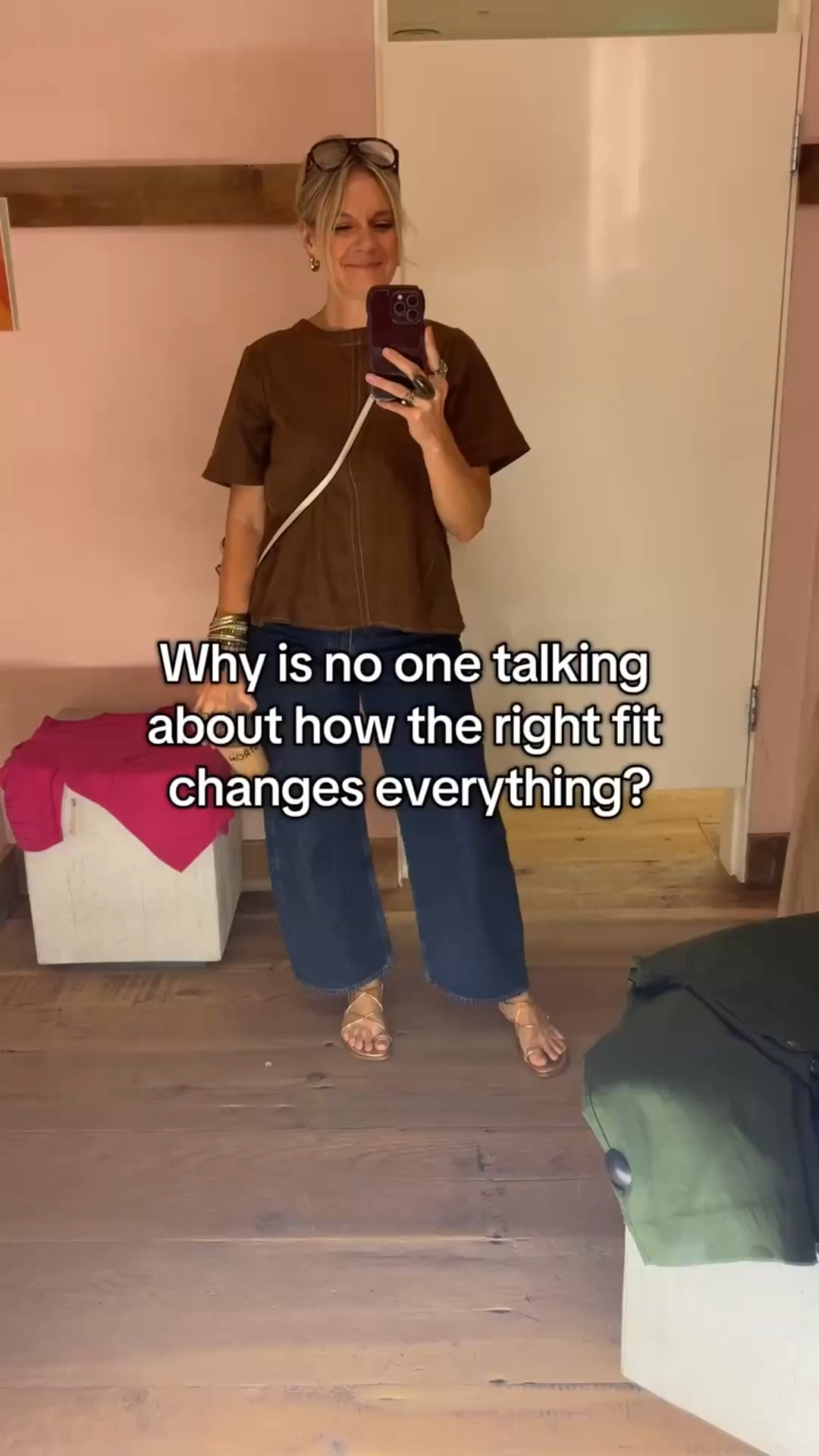 We see it all the time as stylists—clients think they need a whole new wardrobe, but really… it’s the fit that’s holding them back. ✨ A blazer that actually hits your shoulders, jeans that skim (not squeeze) your hips, and sleeves that stop at the right spot can completely transform how you feel. It’s not about changing your body, it’s about dressing it well. 💡 👉 Have you ever had an “aha” moment when a piece fit just right?