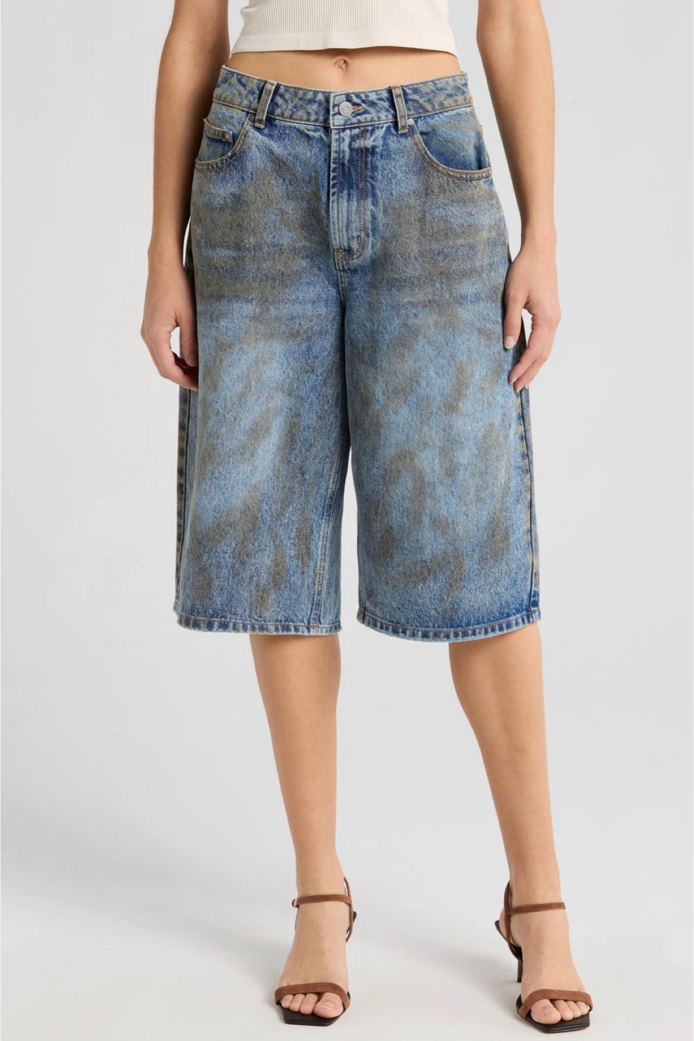 Denim shorts 

#LTKMidsize #LTKStyleTip #LTKFindsUnder100