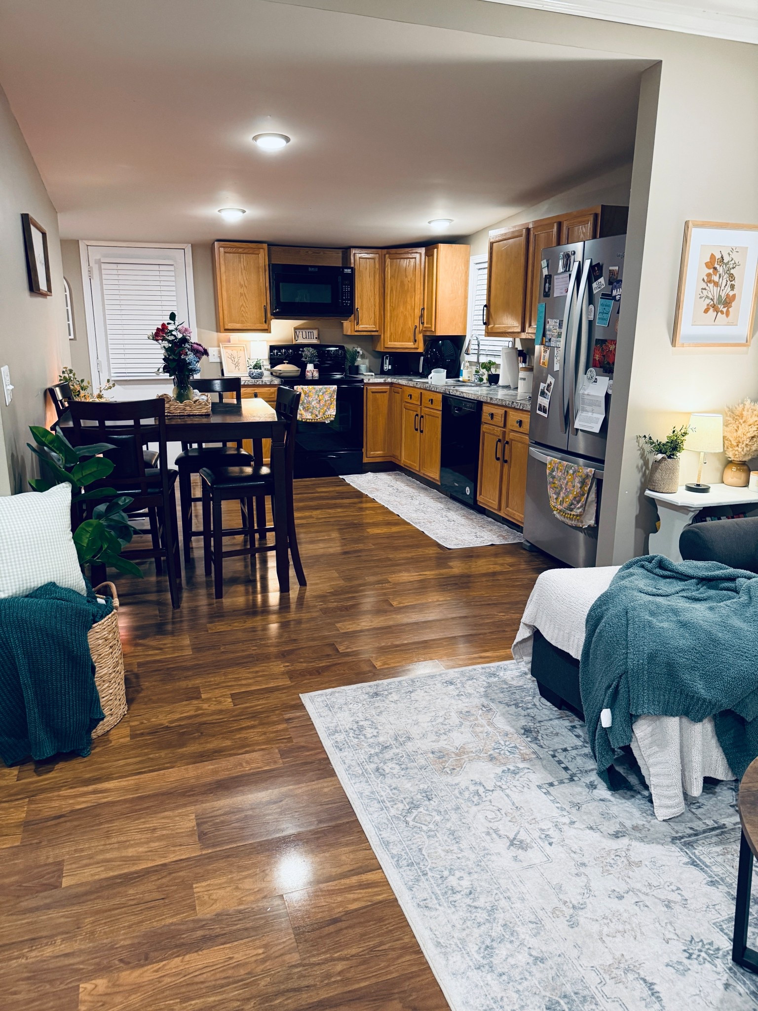 This shows the other rug I got for my kitchen & how good it looks with the living room rug! Everything flows so nicely. 

 