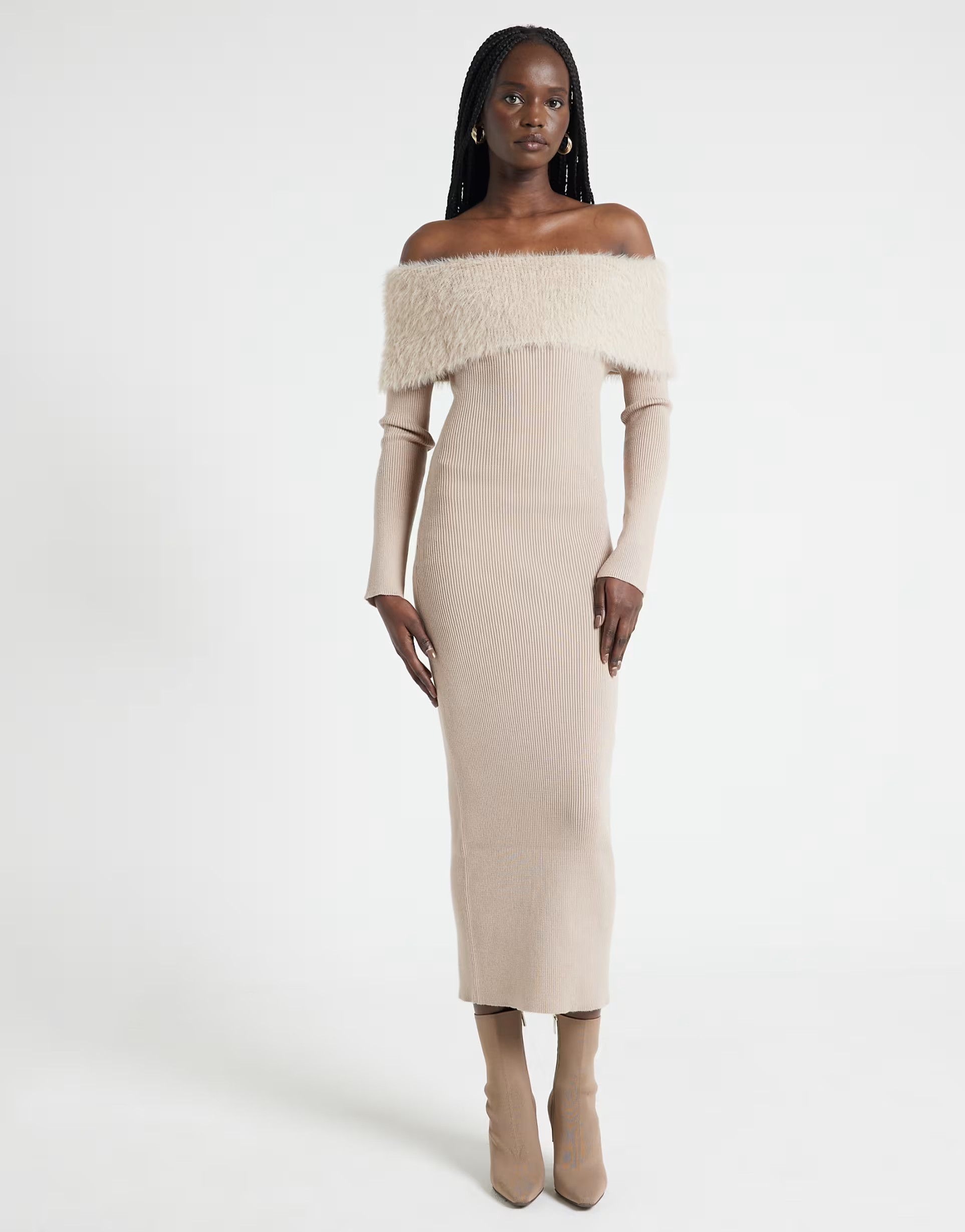 River Island – Midi-Strickkleid in Nerzbraun mit Carmen-Ausschnitt und flauschigem Detail | ASOS (Global)