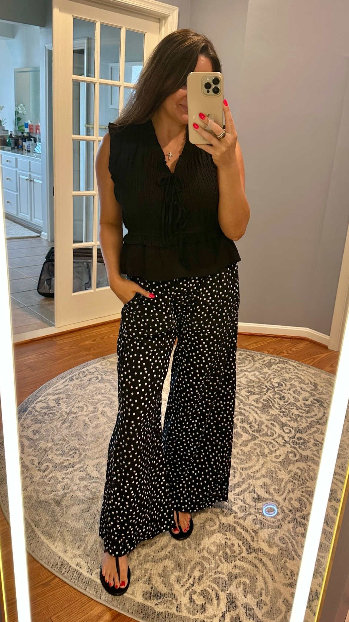 Perfect travel day outfit. These linen pants are so comfy. Wearing mediums 🖤

#LTKdayinmylife #LTKootd #LTKTravel