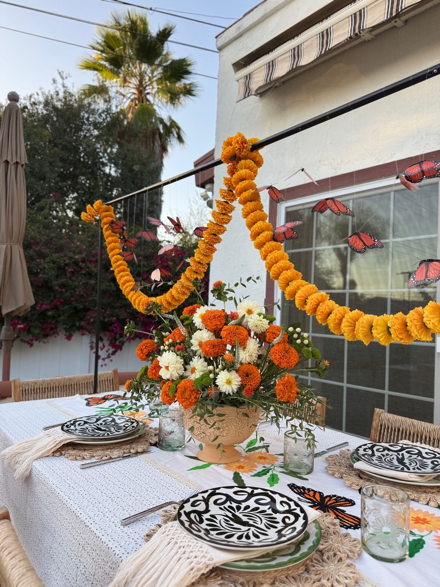 Día de muertos tablescape 🧡

#LTKHome #LTKSeasonal