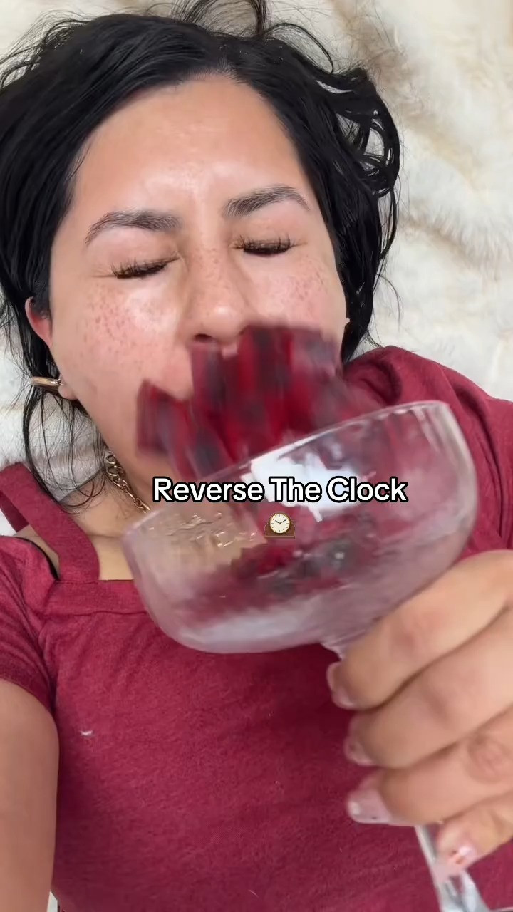 NAD levels start to decrease as young as your late twenties and you will not catch me looking as old as her 🫣 

 #goli #goligummies #renewnad #golisuperbrandday #superbrandday #LTKselfcare #LTKU #LTKHome