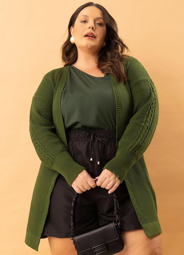 Habana - O cardigã plus Size em tricô é uma mistura perfeita de estilo e conforto. Feito com u... | Posthaus (BR)