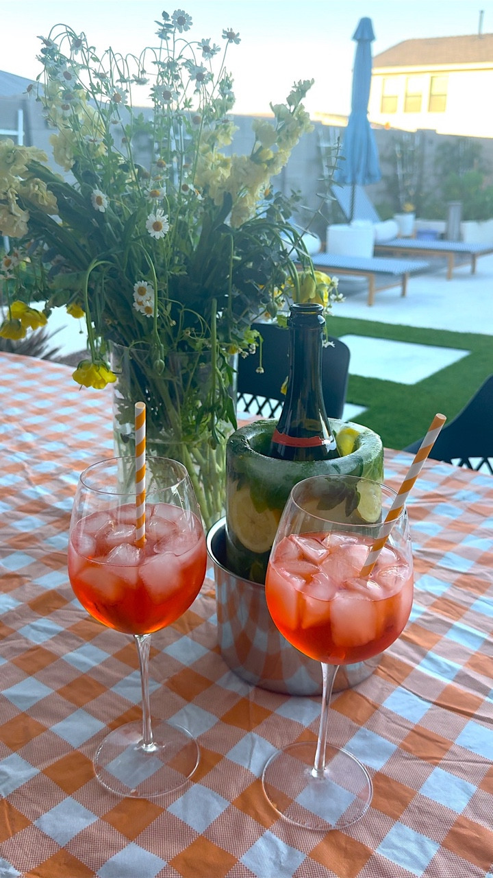 Our lemon trees have given us SO many lemons this year! 🍋 Finding new recipes & uses for them is half the fun 🤪 

Comment ICE for the 🔗 to the ice mold

https://liketk.it/5bLBc

#lemonrecipes #entertainingathome #amazonfinds #lemonseries #happyhourvibes