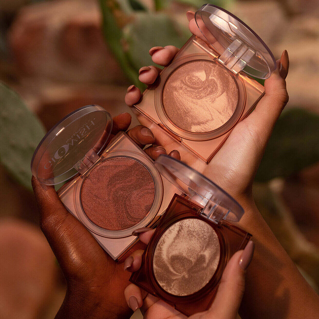 GloWish Soft Radiance Bronzing Powder | Huda Beauty