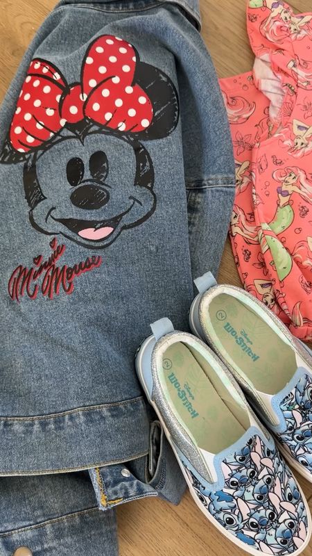 Planning a disney trip soon? Affordable Disney Finds to make your trip memorable. #walmsrtpartner @walmart @walmartfashion #walmartfashion 