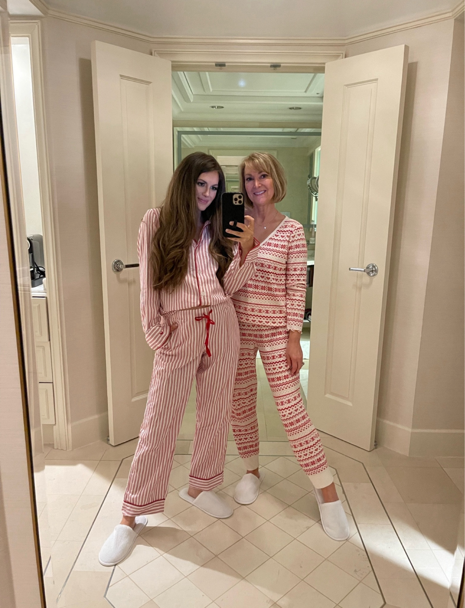 Christmas pjs!!!!

#LTKSeasonal #LTKHoliday #LTKGiftGuide