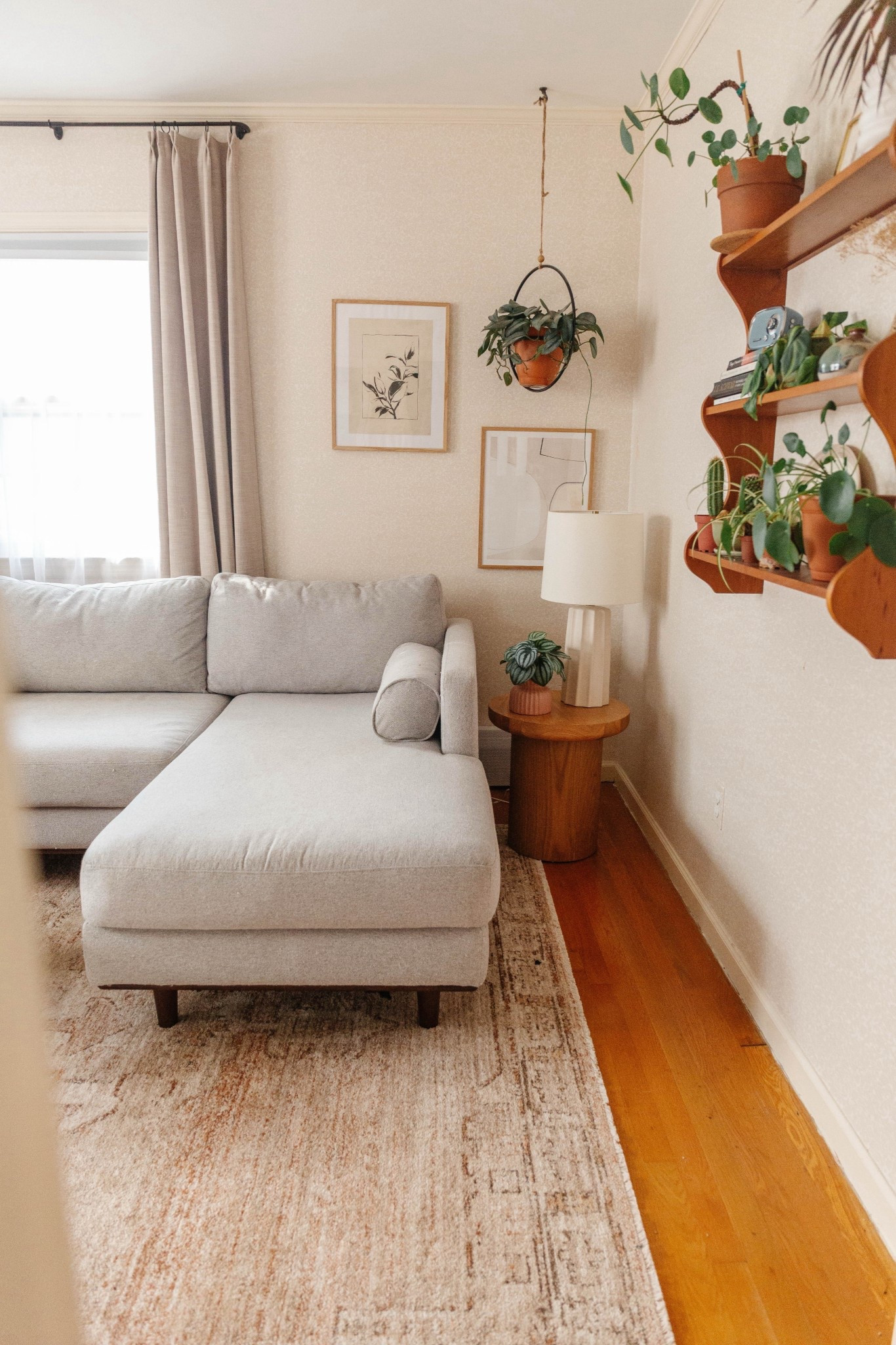 Linking this VERY good couch and other lounge room favorites today ⭐️

#LTKHome