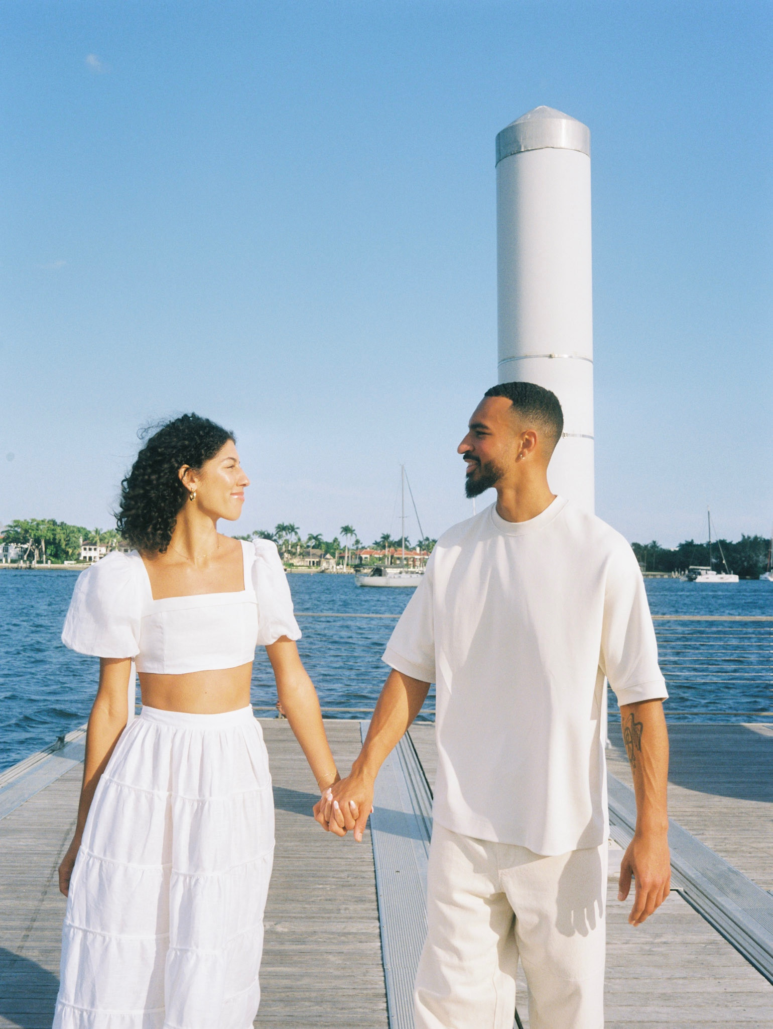 engagement photo outfits 🤍🥂