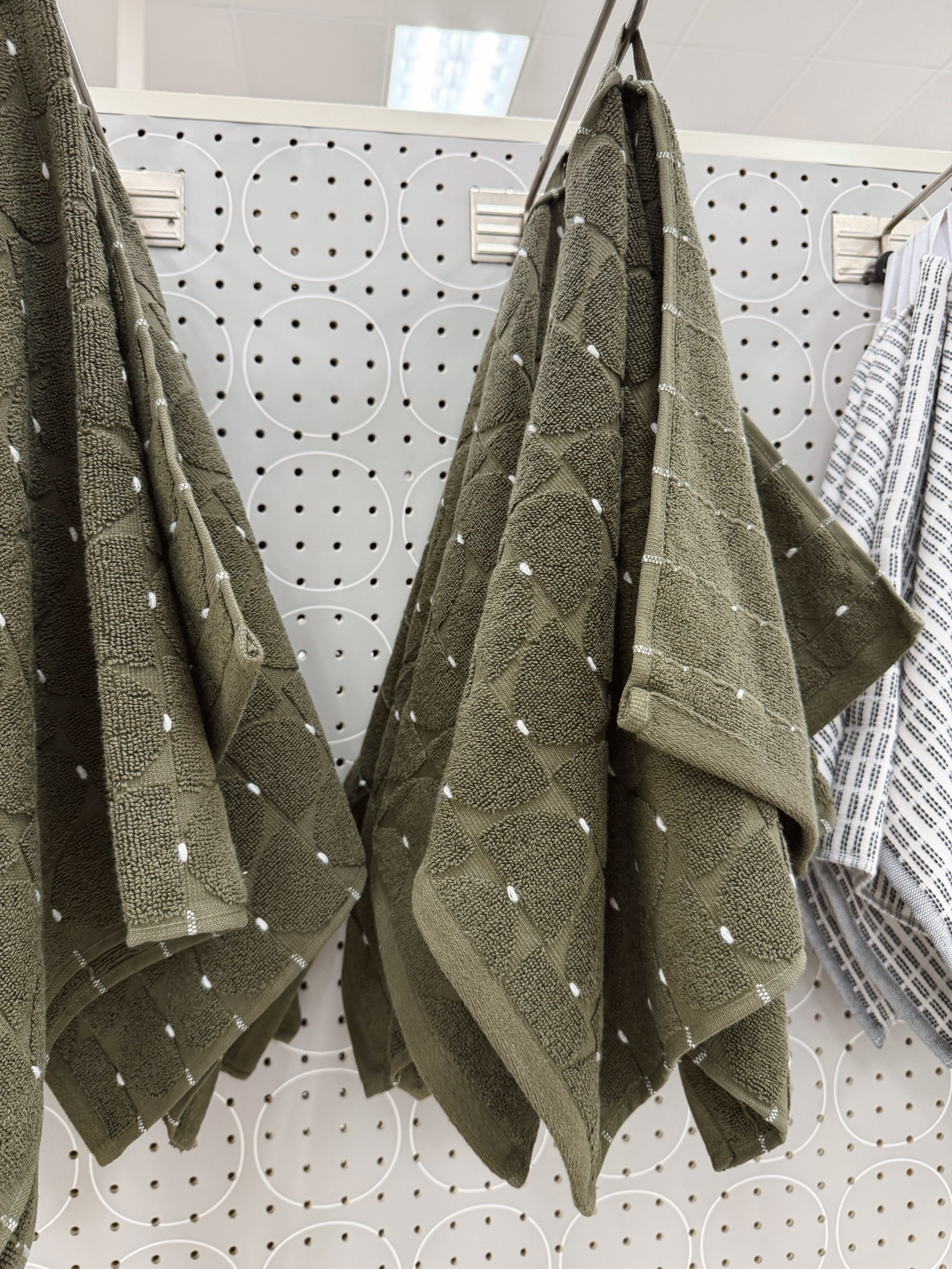 Beautiful cotton hand towels from Target! These would be great in a powder bathroom to add a punch of color that isn’t overwhelming. Soft and I love the pattern.

#LTKHome